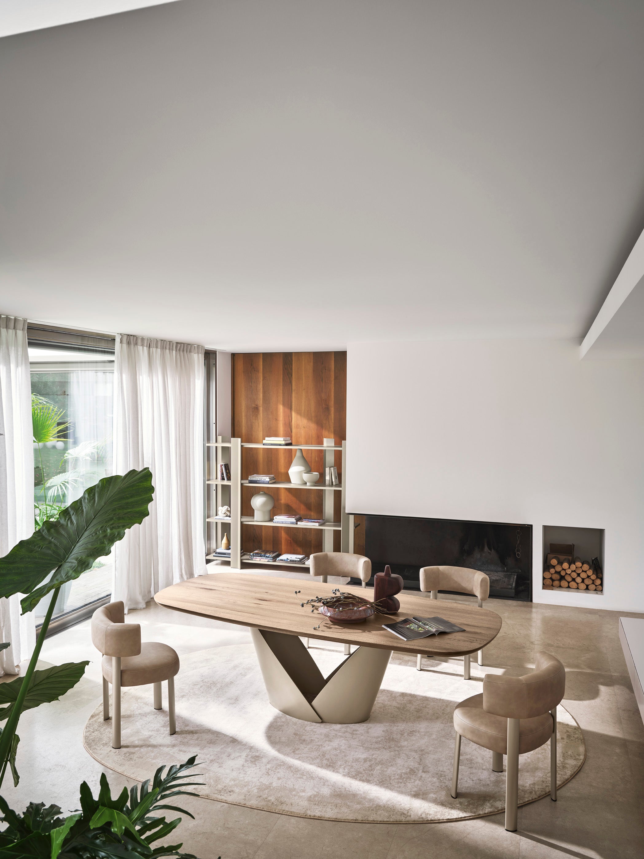 Čalouněné křeslo GLEN s hnědou základnou