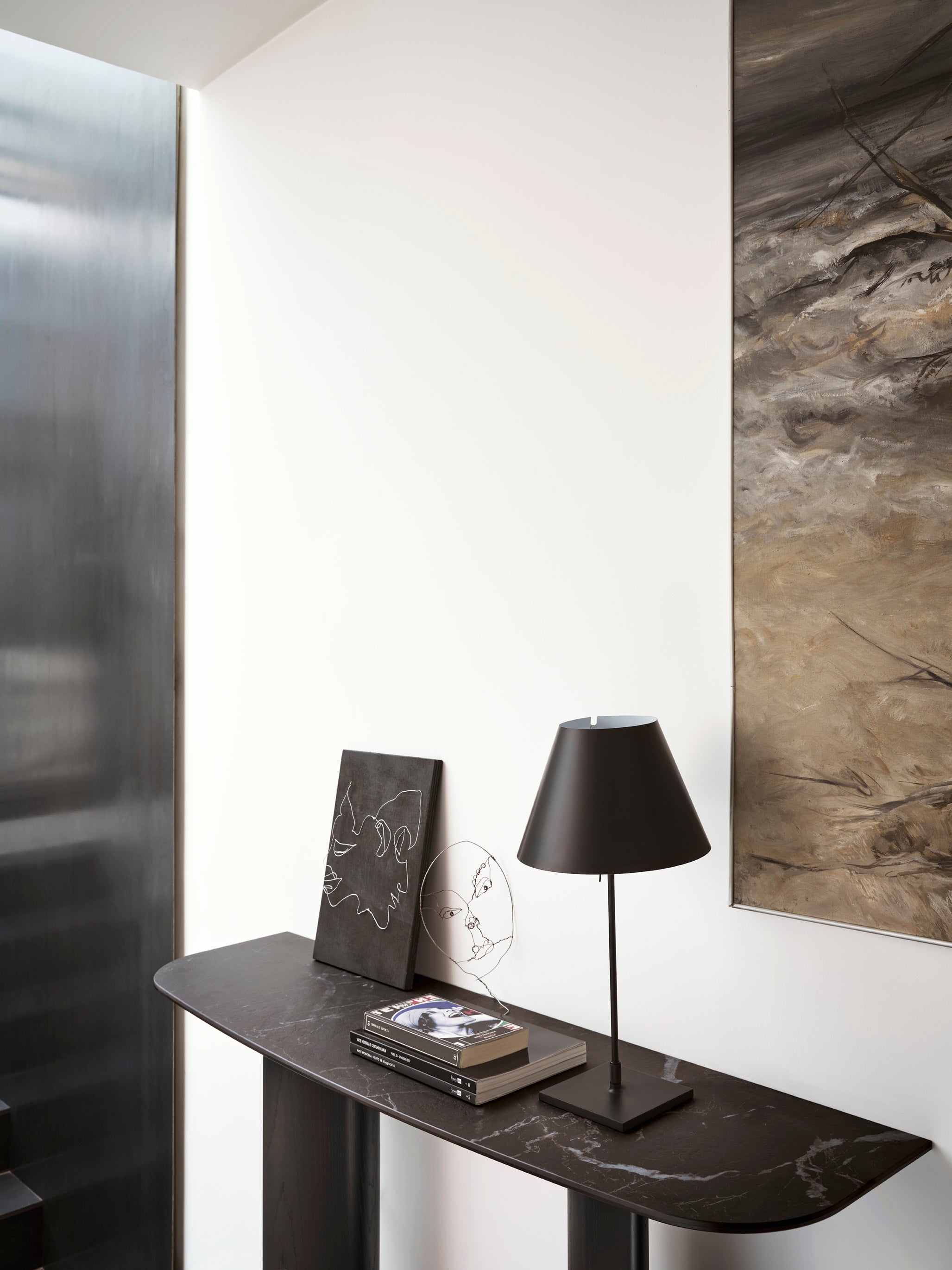 Konzola SANDY černá keramika s černým dřevěným podstavcem