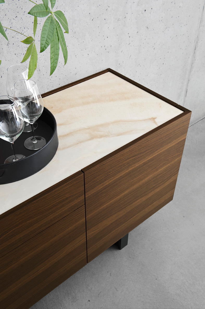 Komoda HORIZON tmavé dřevo s krémovou deskou
