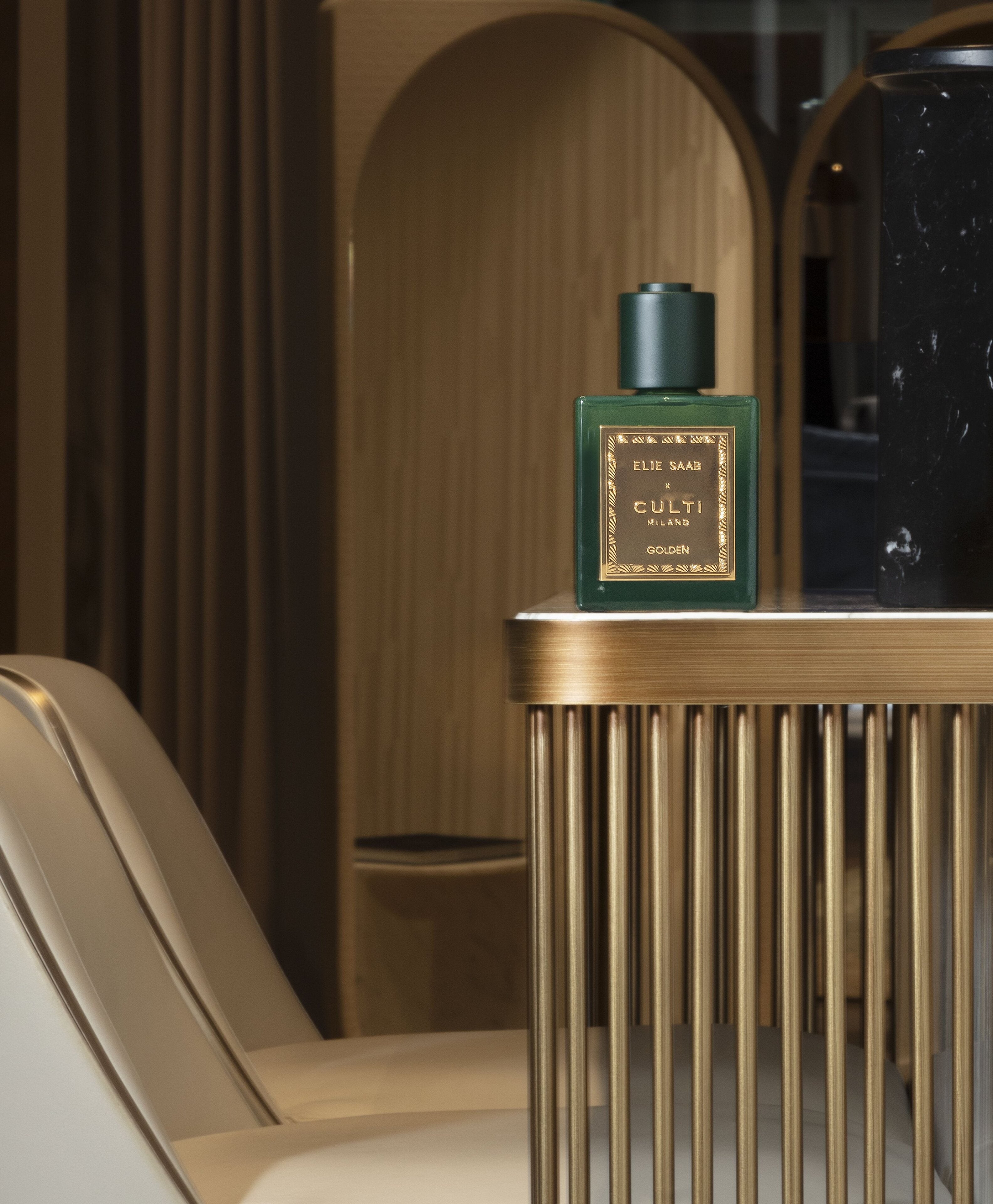 GOLDEN fragrance diffuser with notes of bitter orange, mandarin, ginger, orange blossom, and cedar.