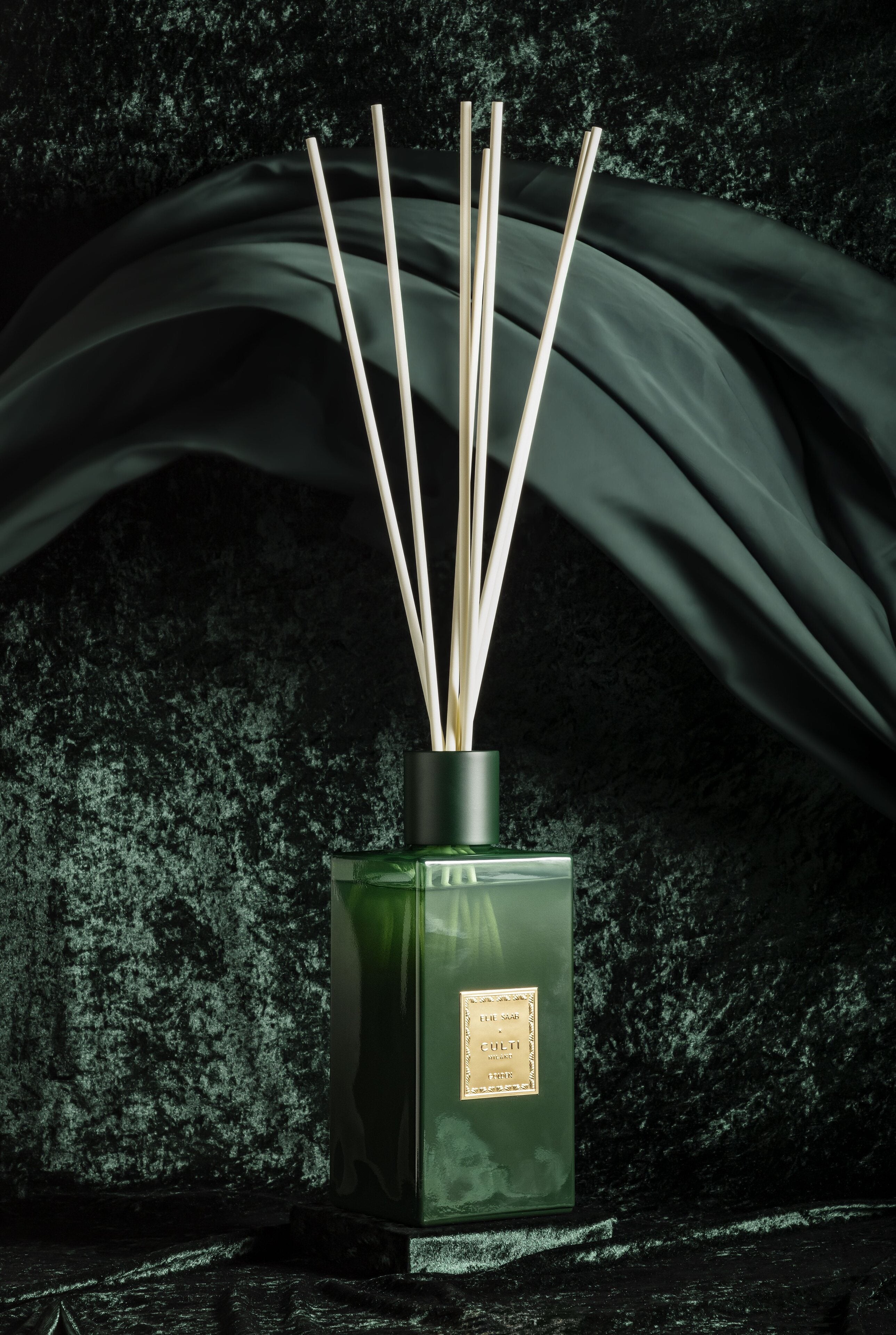 GOLDEN fragrance diffuser with notes of bitter orange, mandarin, ginger, orange blossom, and cedar.