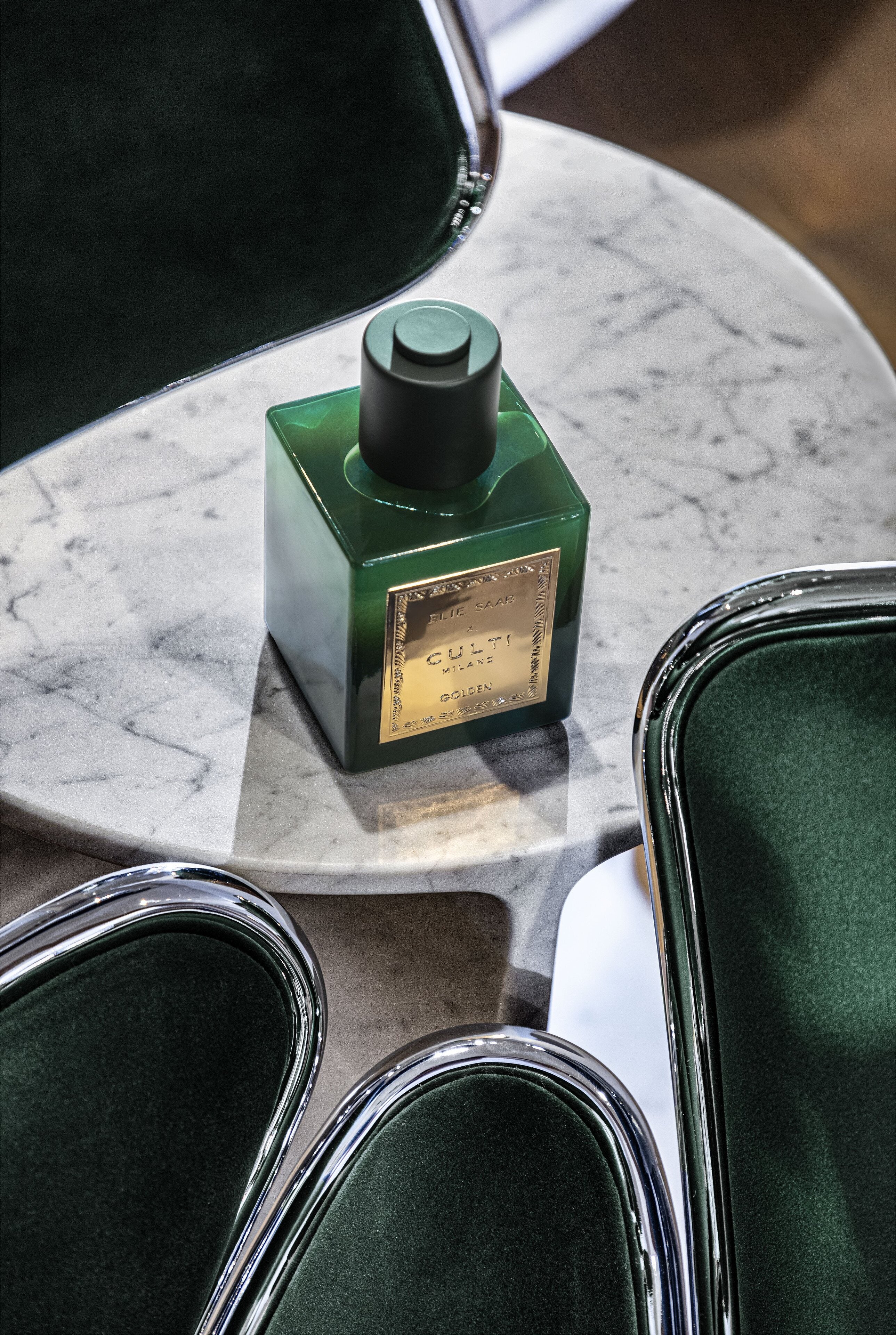 GOLDEN fragrance diffuser with notes of bitter orange, mandarin, ginger, orange blossom, and cedar.
