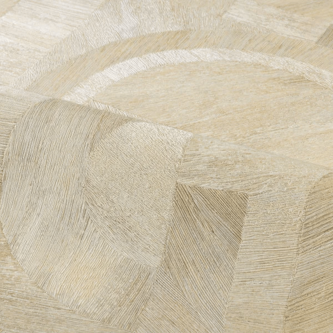 Tapeta se strukturou napodobující dřevo s geometrickým vzorem mozaiky INTARSIA - SABLE pískový