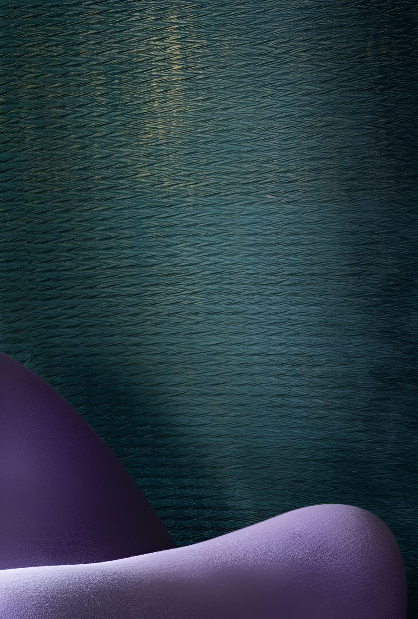 Textile wallpaper with a metallic geometric pattern THÉIA in golden color