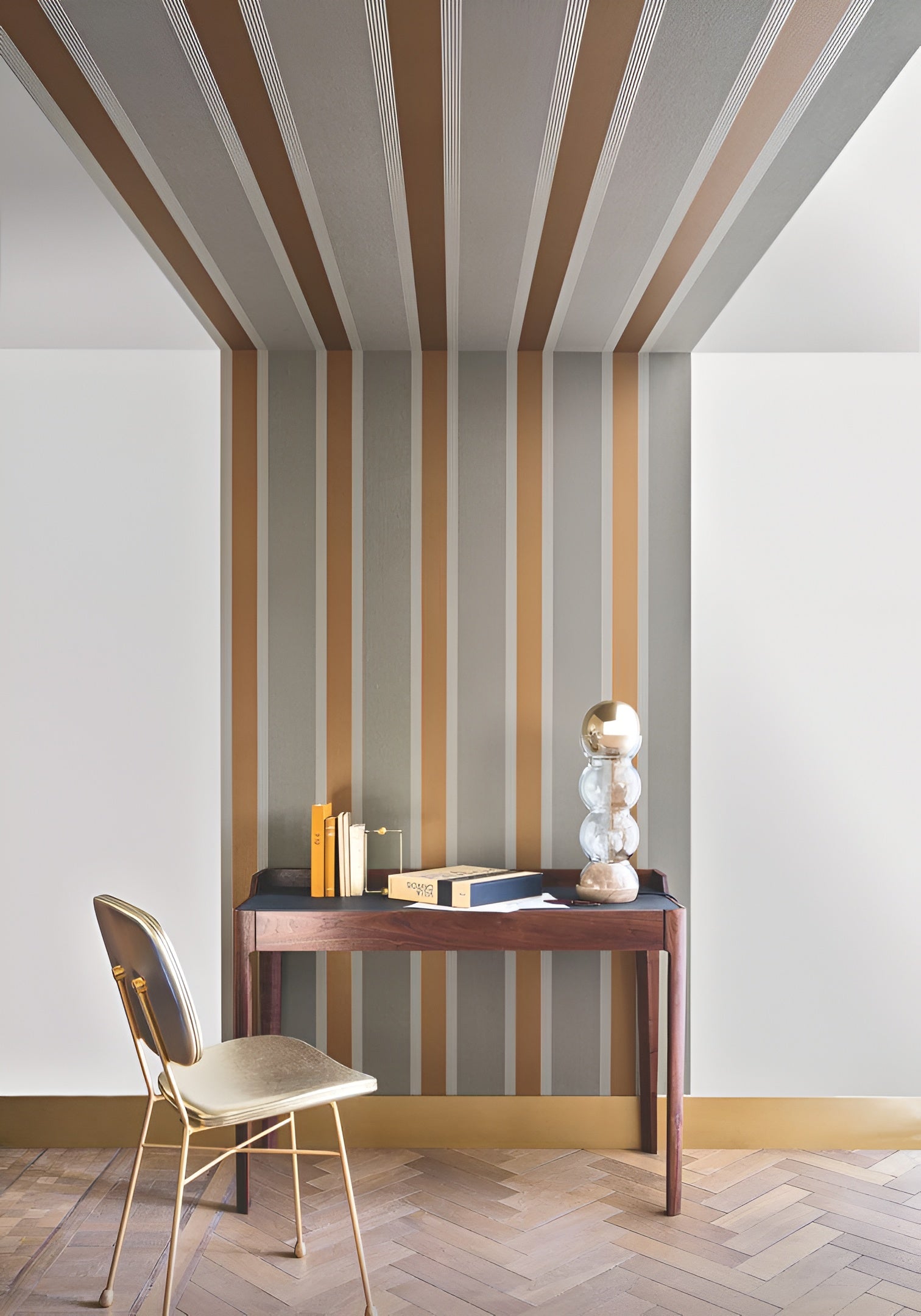 Wallpaper with geometric striped pattern AUTEUIL - CELADON/DORE mint green with gold