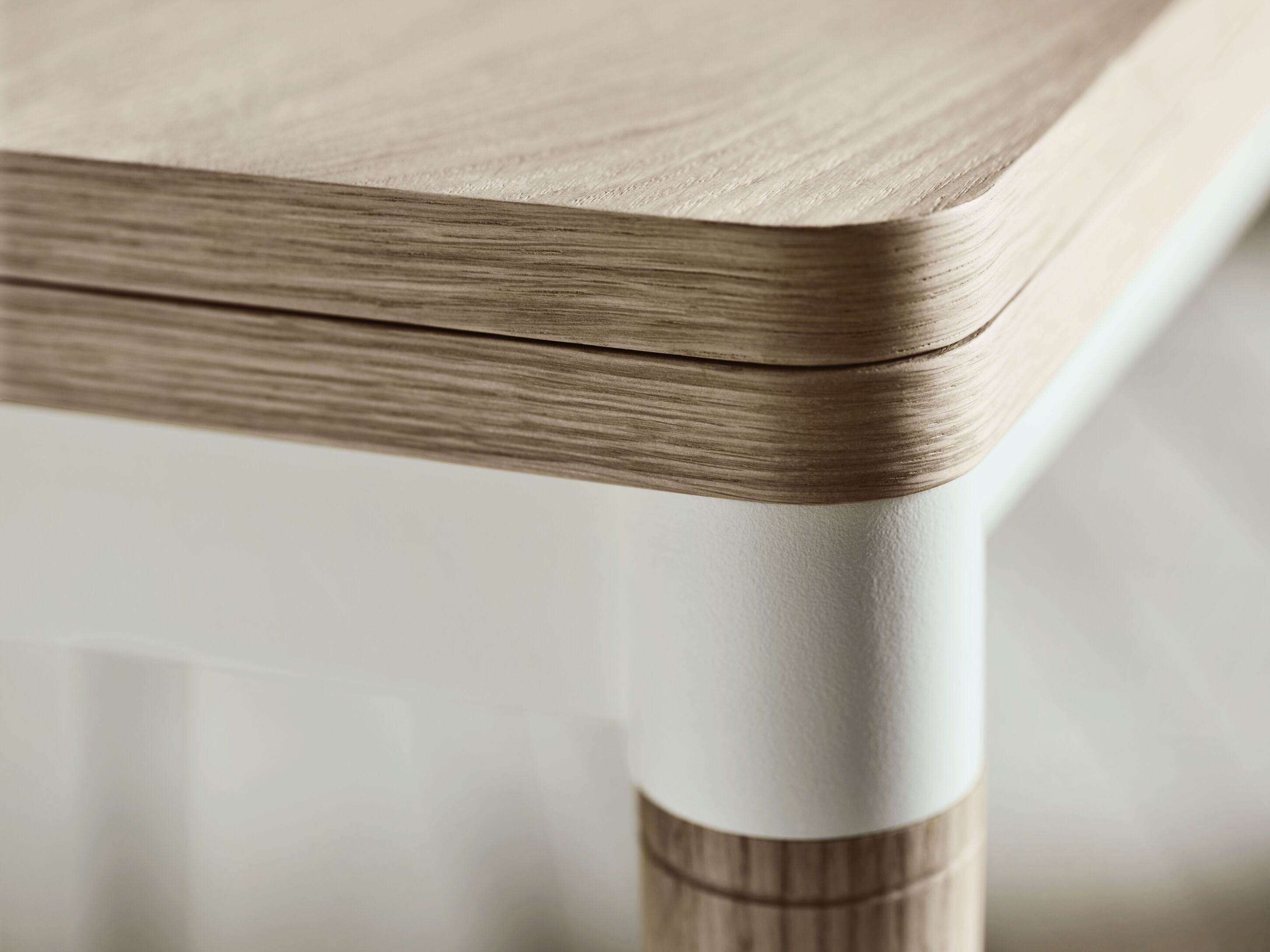 Stůl DOUBLEUP z dubového dřeva