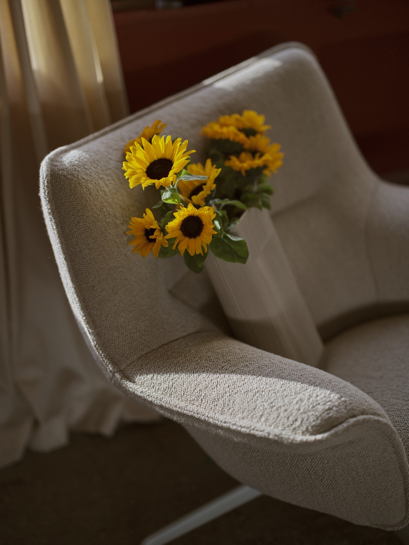 DOZE LOW Customized Swivel Armchair