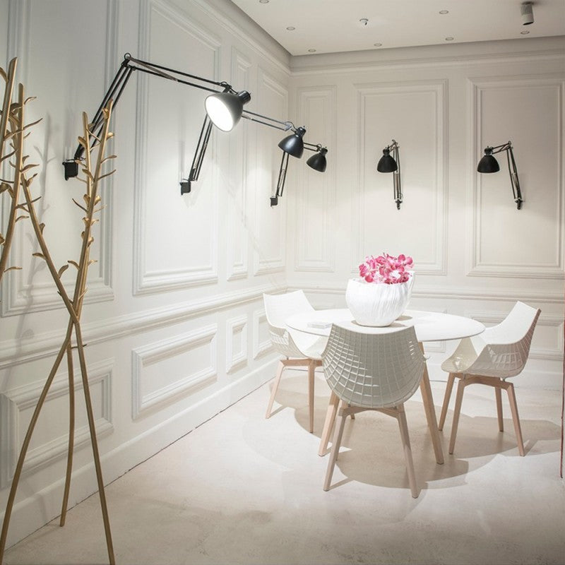 White Meridiana chair with black ash base