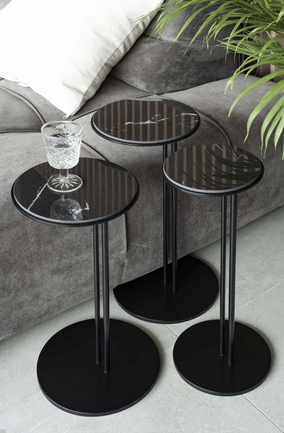 Stolik kawowy MINEVA spiek kwarcowy Negro Rosanero    Eye on Design