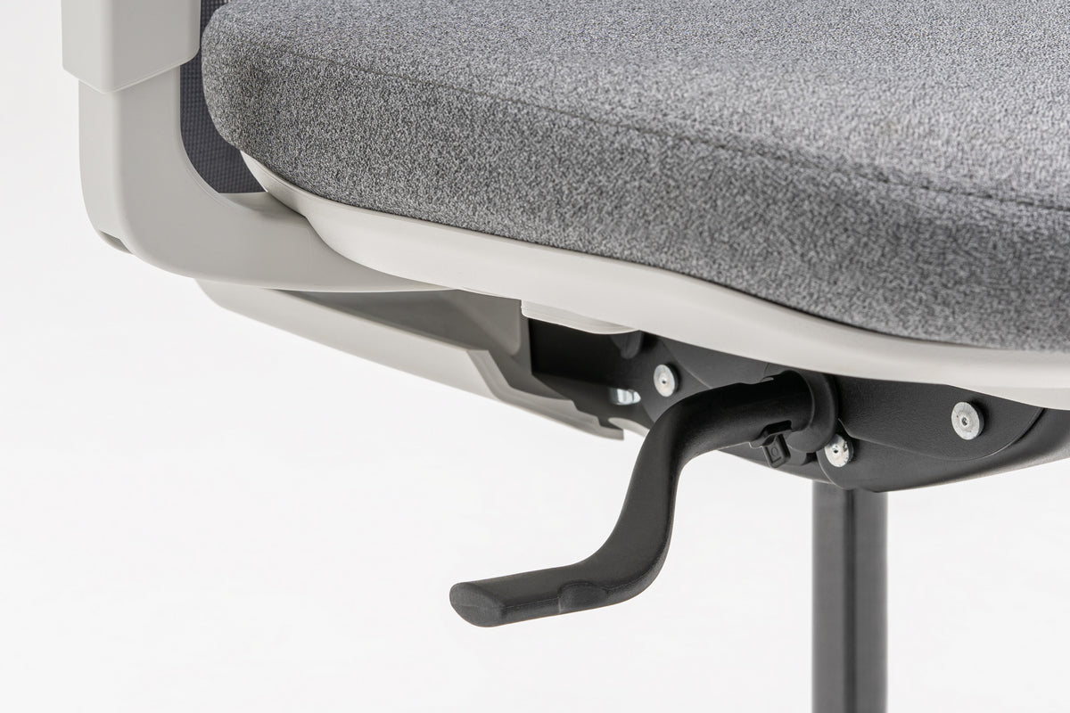 Armchair with an openwork EVO backrest adjustable base with wheels to the hard surface