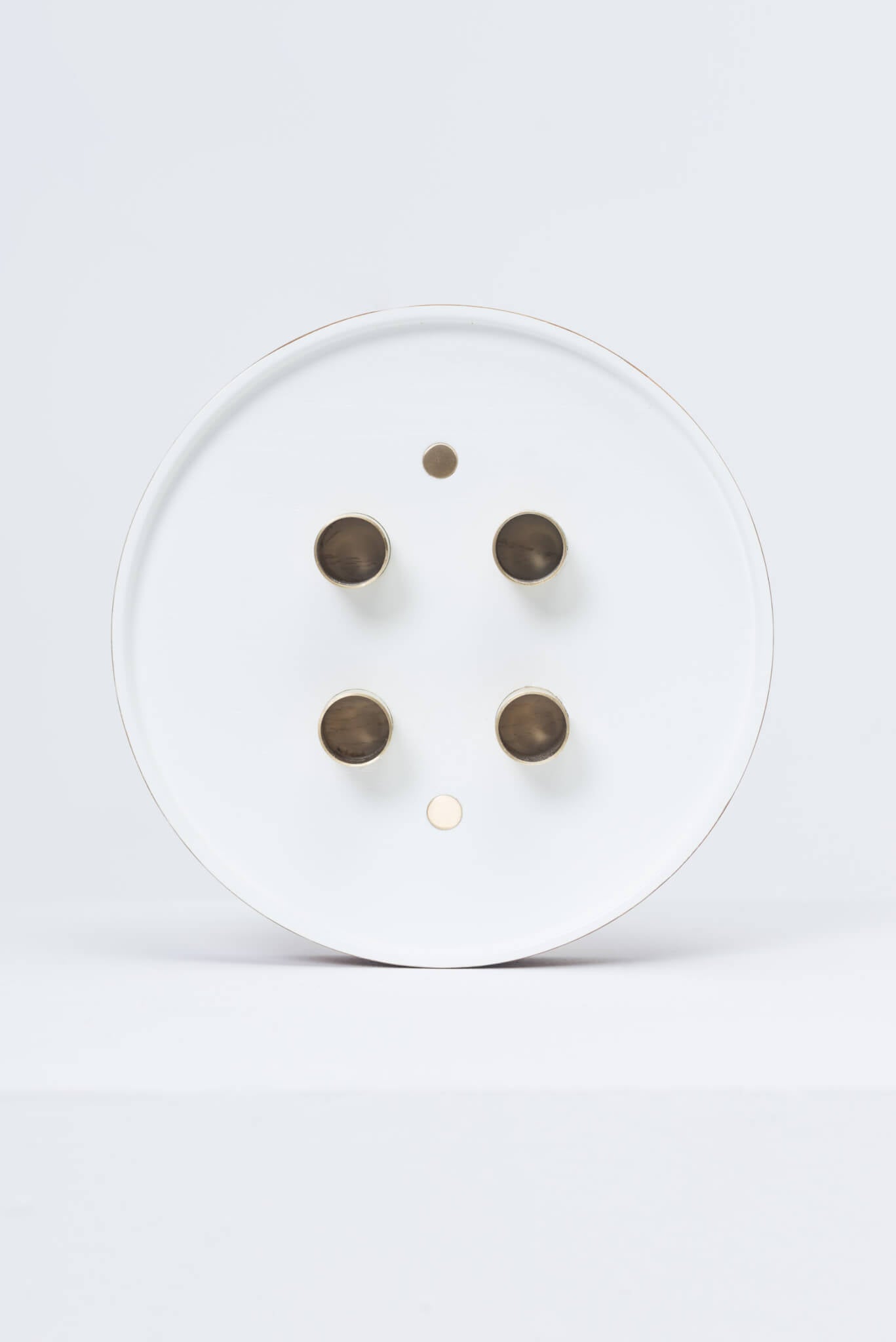 Svícen OSVÍCENÍ 4 bílý s mosazí