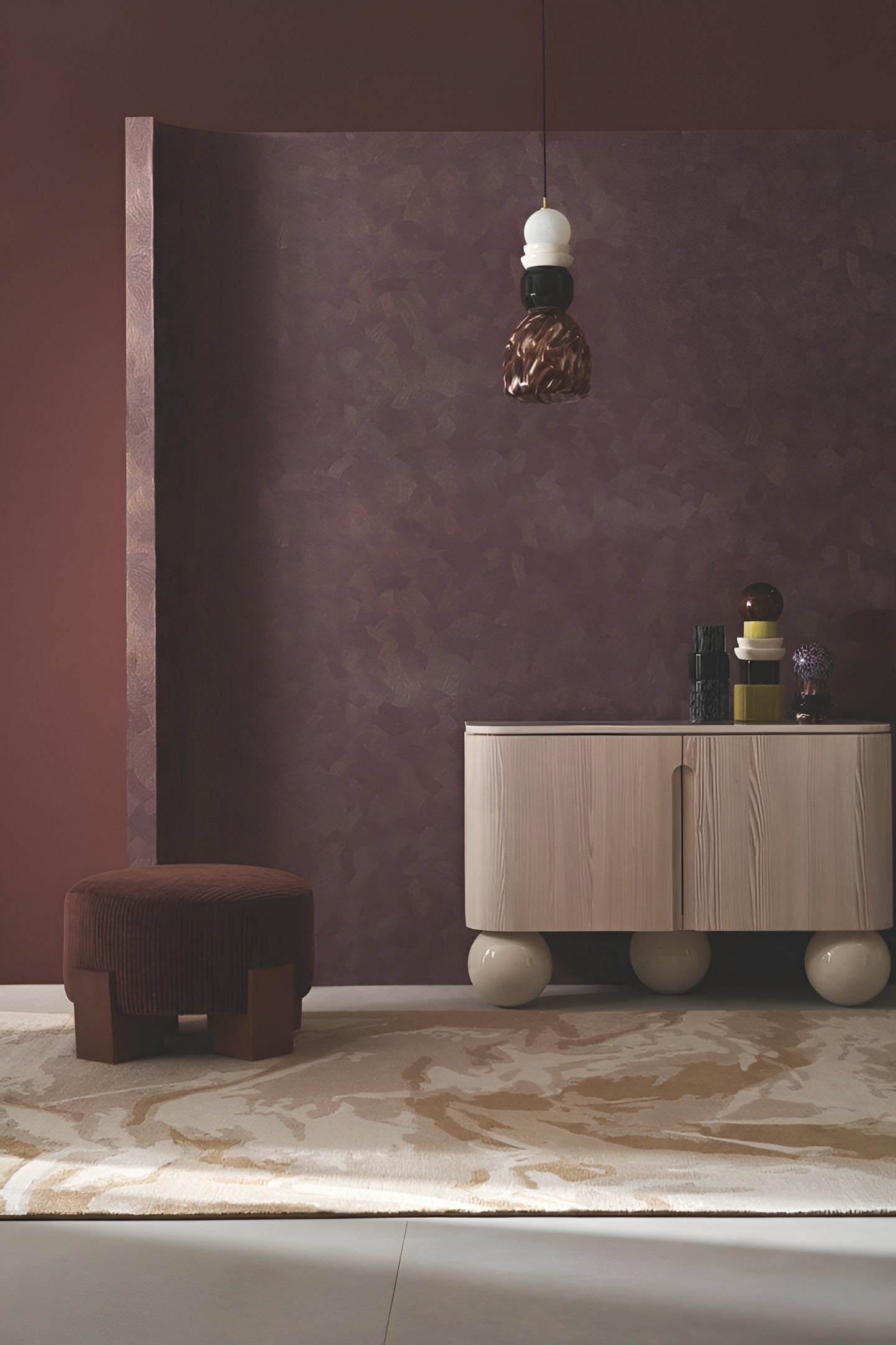 Tapeta strukturalna metaliczna z abstrakcyjnym wzorem BERENICE - AUBERGINE/DORÉ fioletowy ze złotym