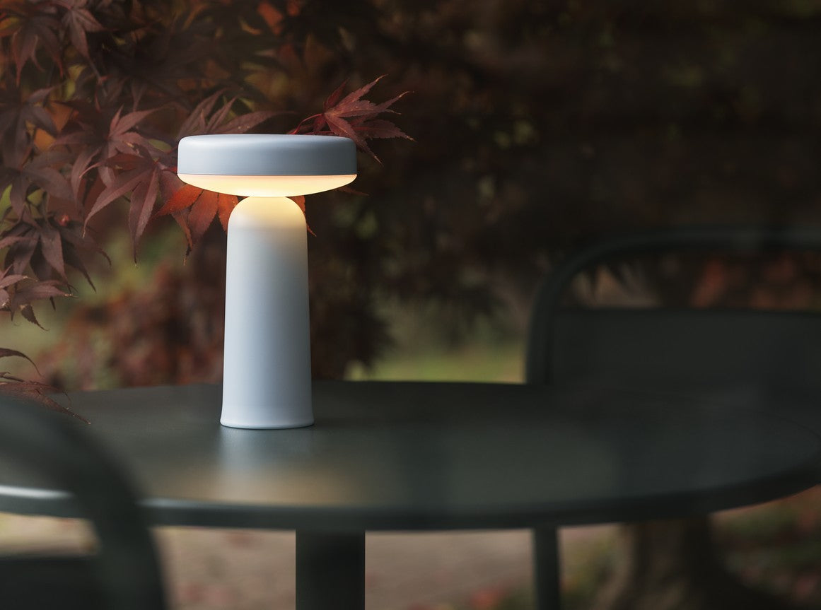 Přenosná venkovní lampa EASE šedá