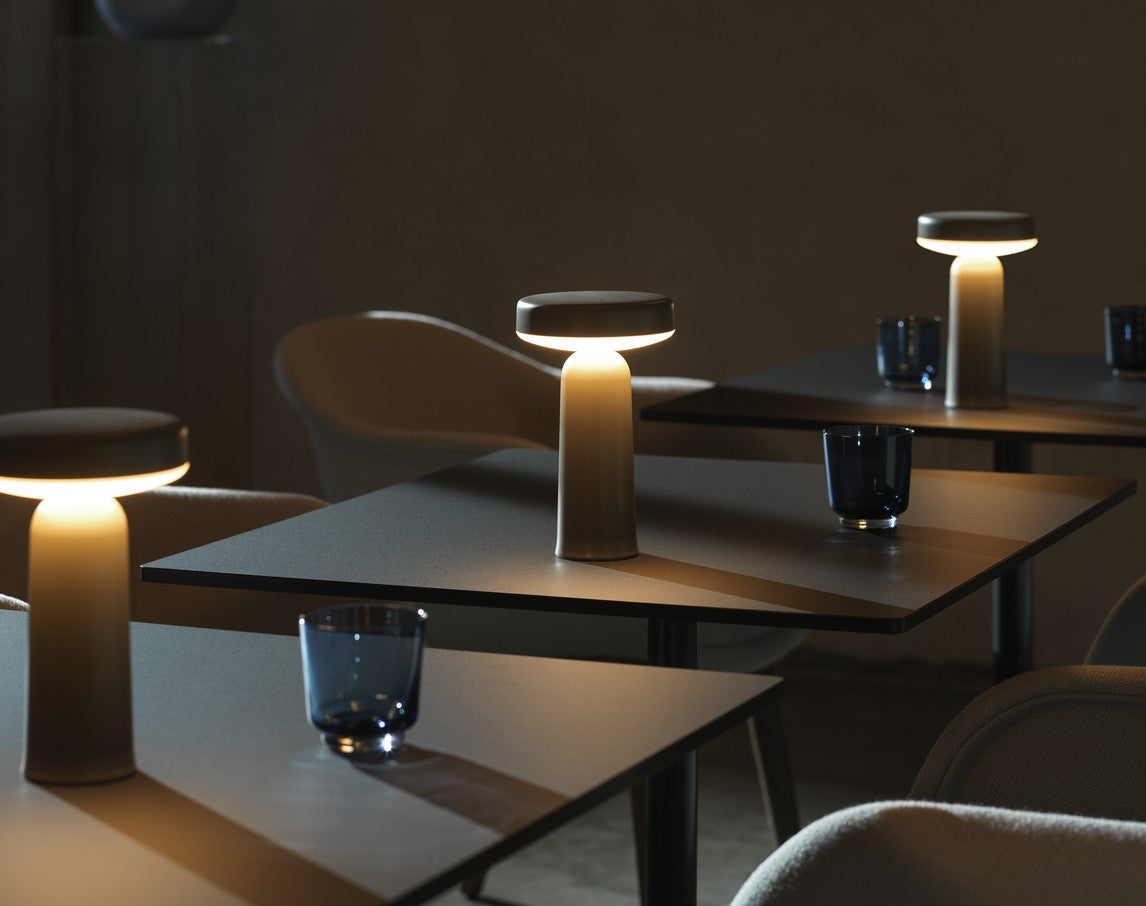 Přenosná venkovní lampa EASE taupe