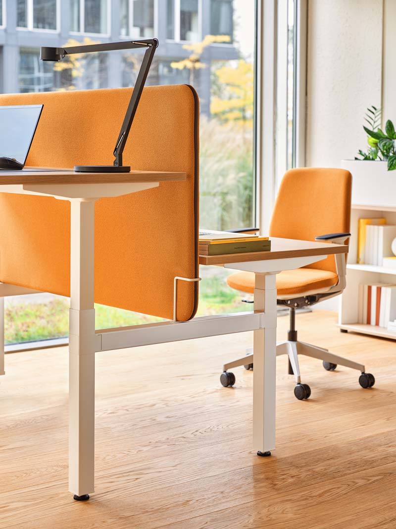 Křeslo s čalouněným opěradlem EVO s nastavitelným podstavcem na kolečkách pro měkké povrchy