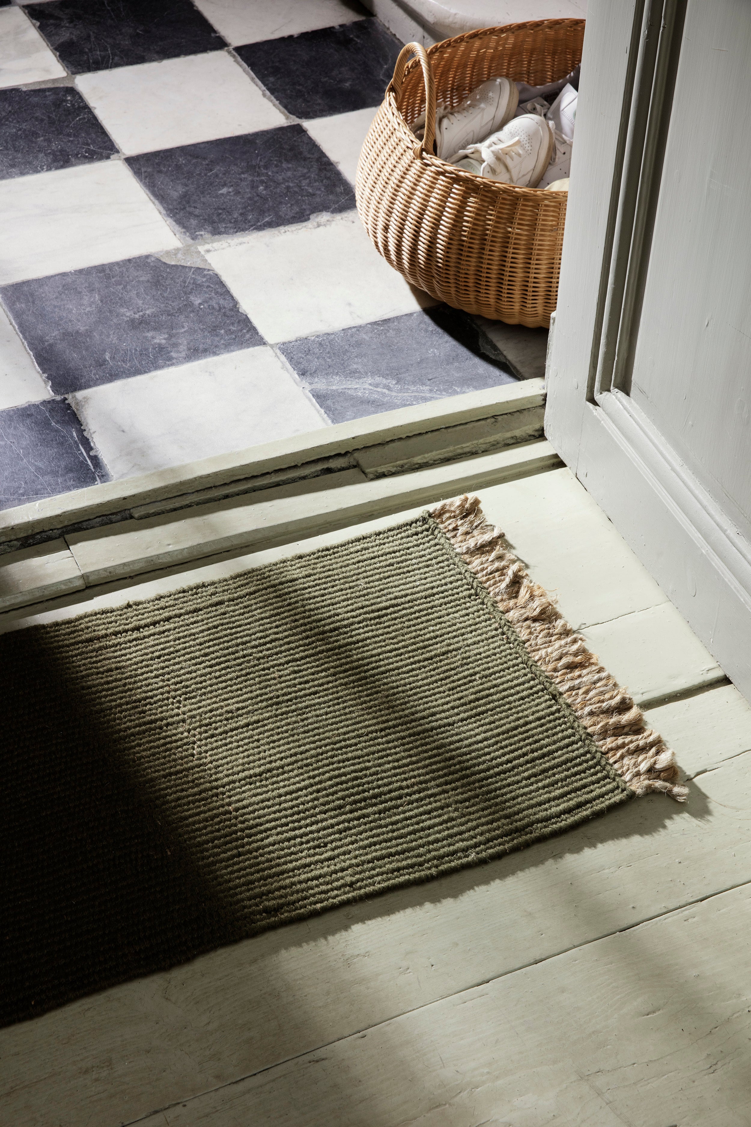 Dywanik BLOCK MAT oliwkowy z beżowymi frędzlami