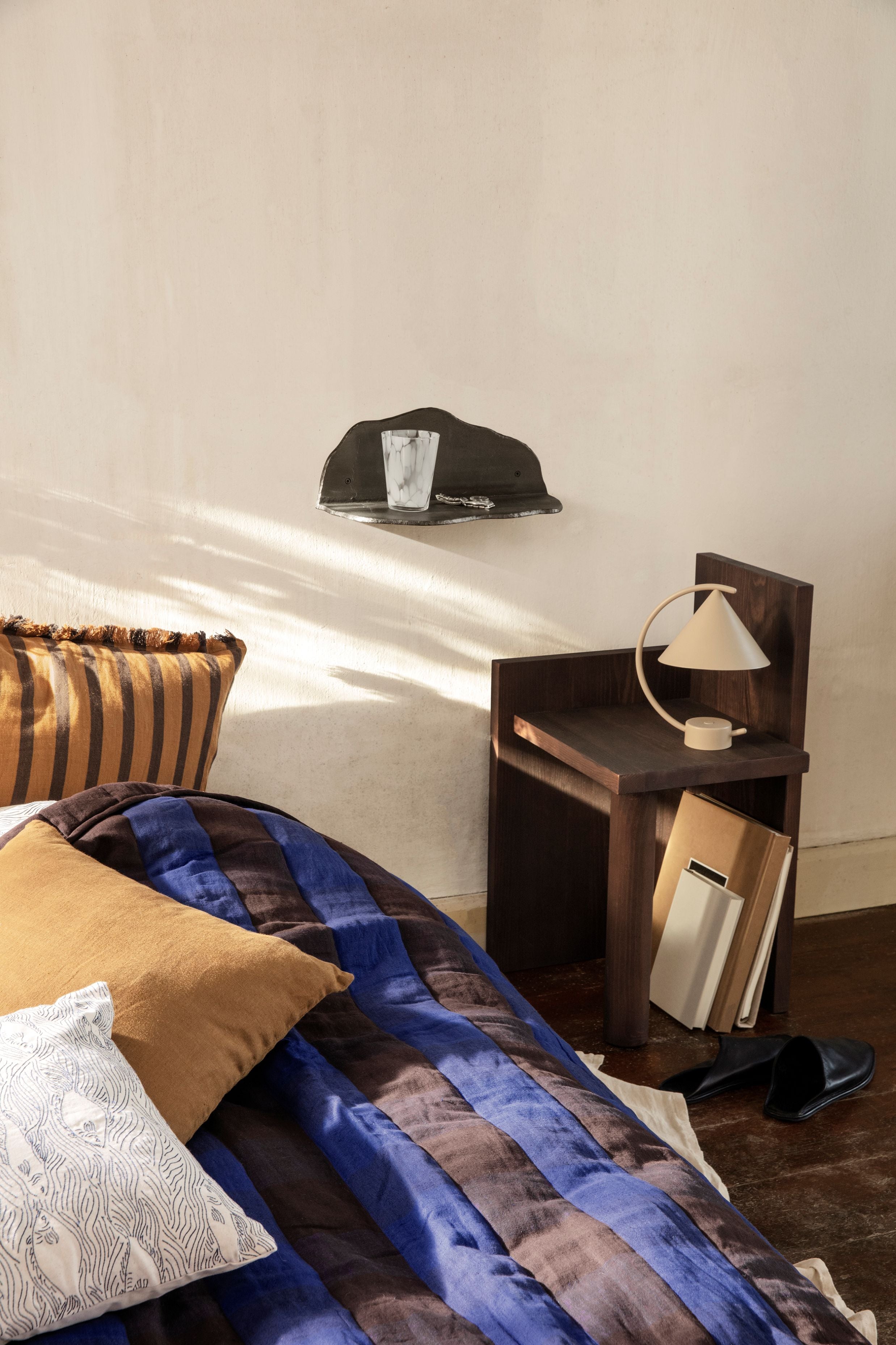 MERIDIAN portable lamp beige