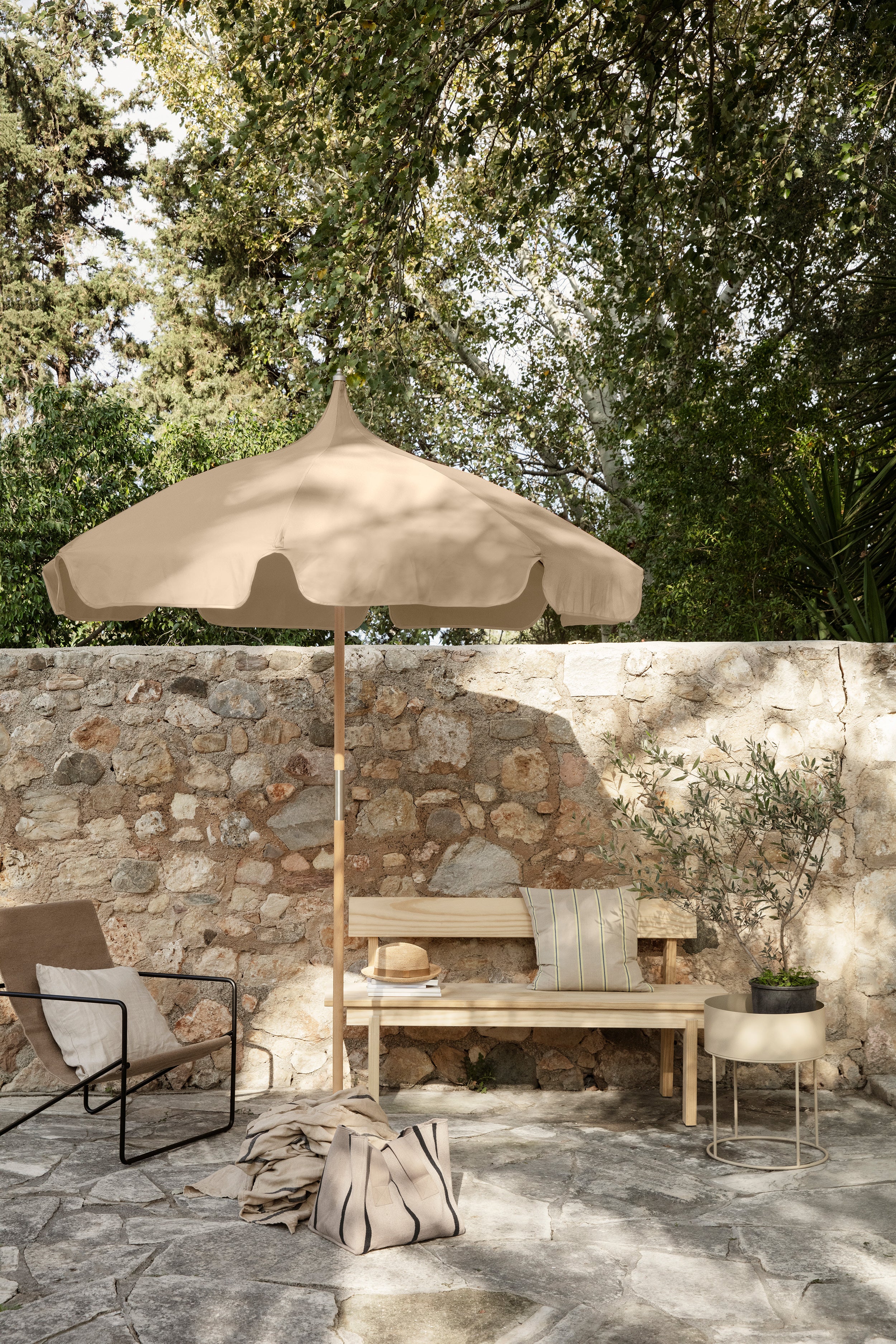 Desert Olive garden armchair with a black base