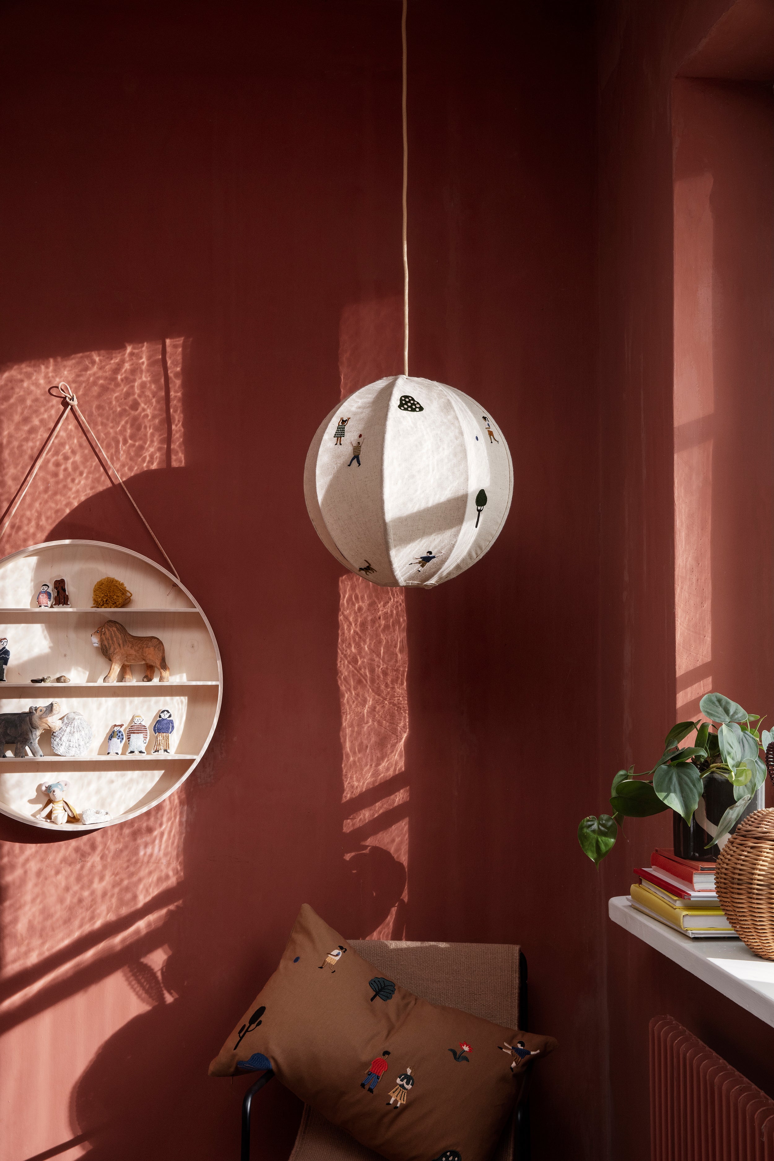 Hanging shelf ROUND DORM wood with leather string