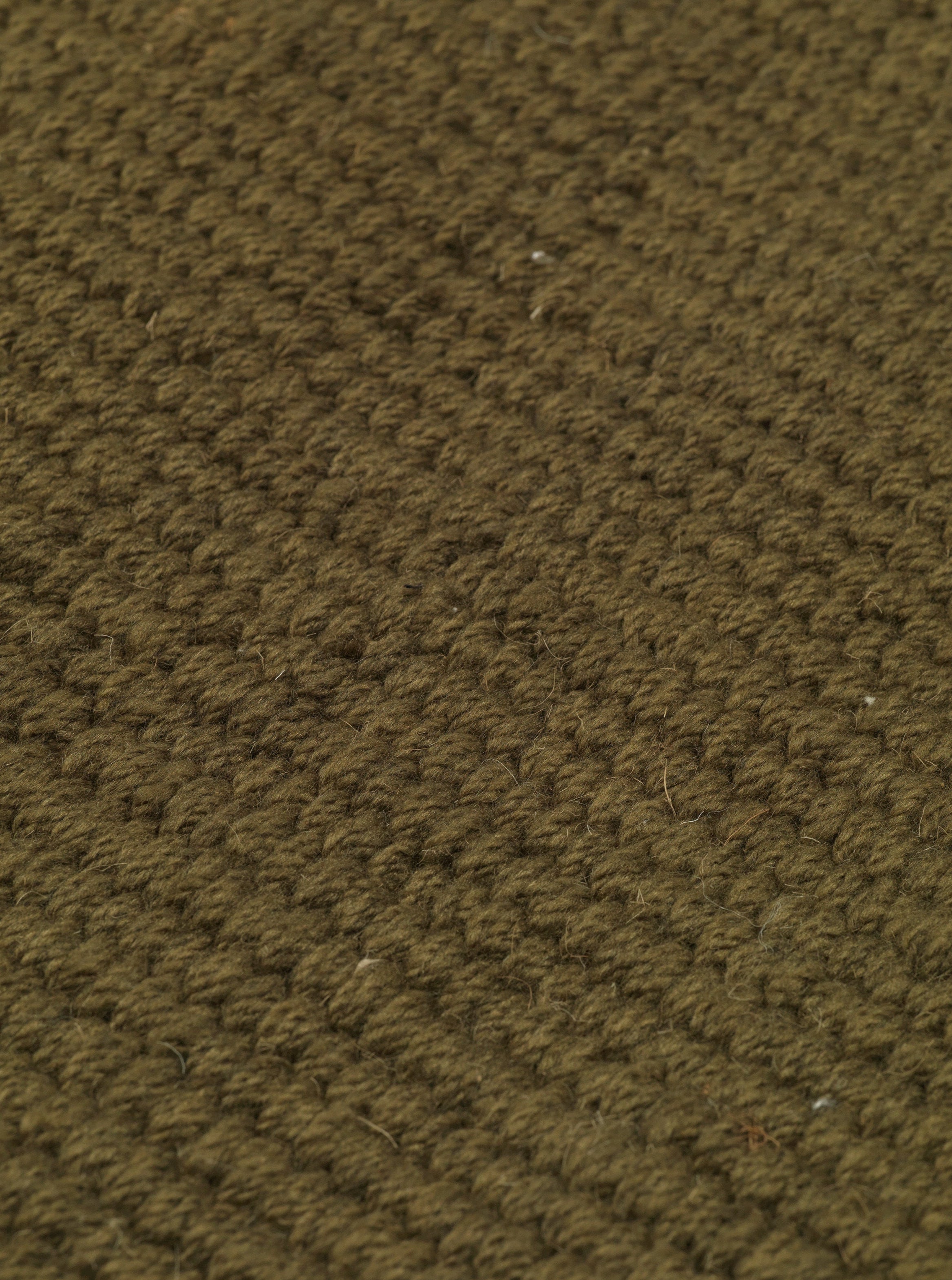 BLOCK RUNNER olive runner with beige fringes