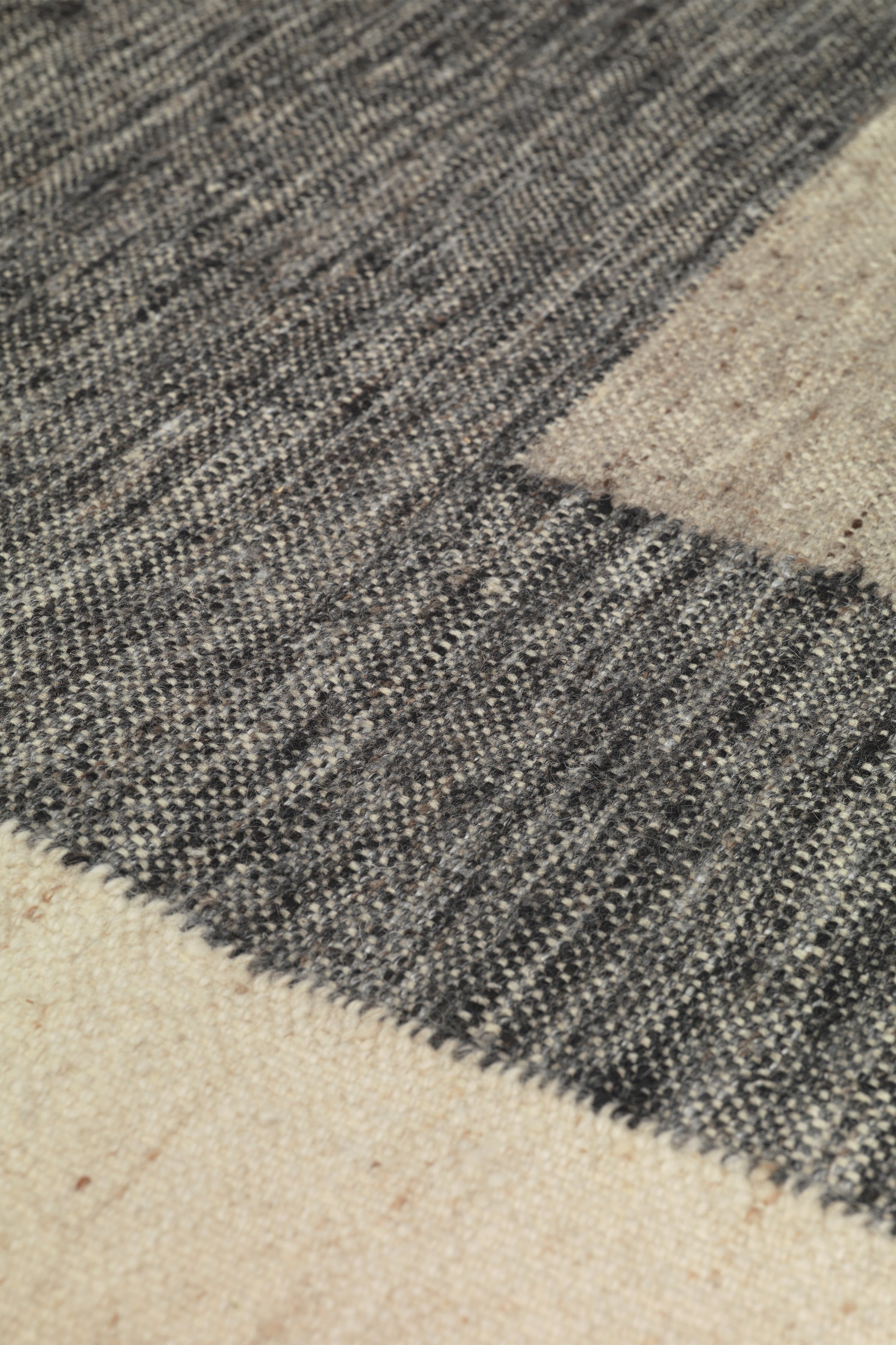 Šedý koberec COUNTER s béžovou