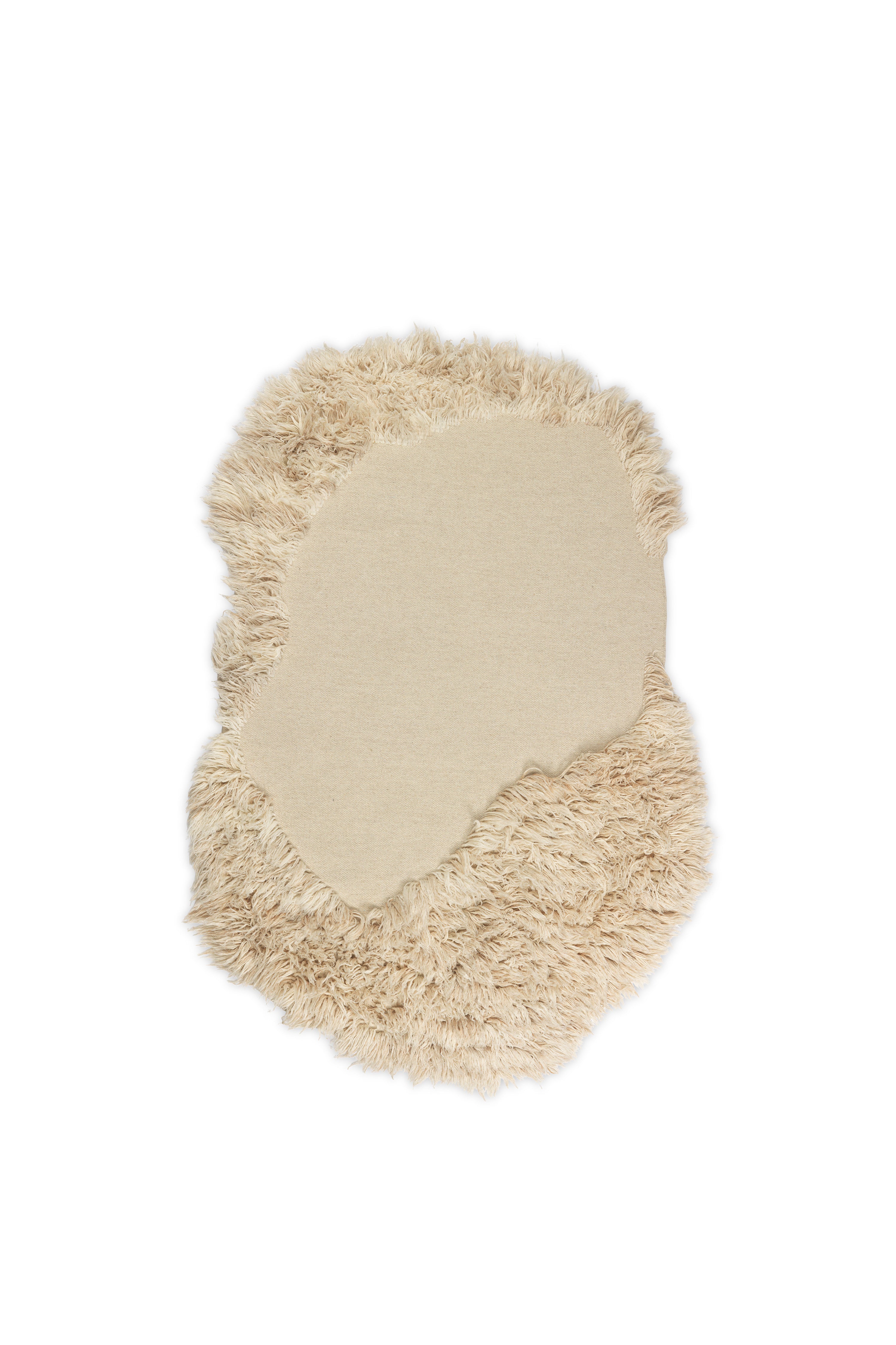 Oval rug NORTE broken white with long pile