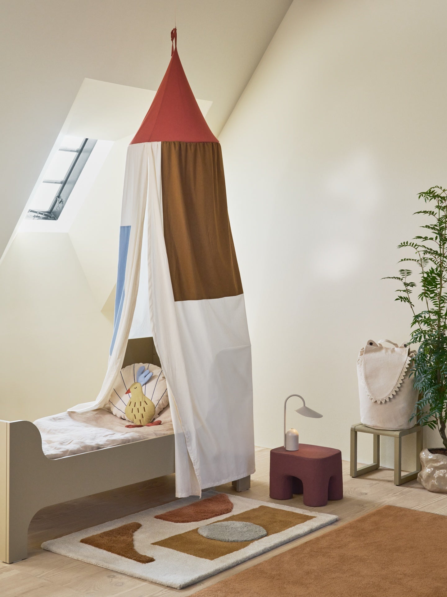 PODO stool in reddish-brown