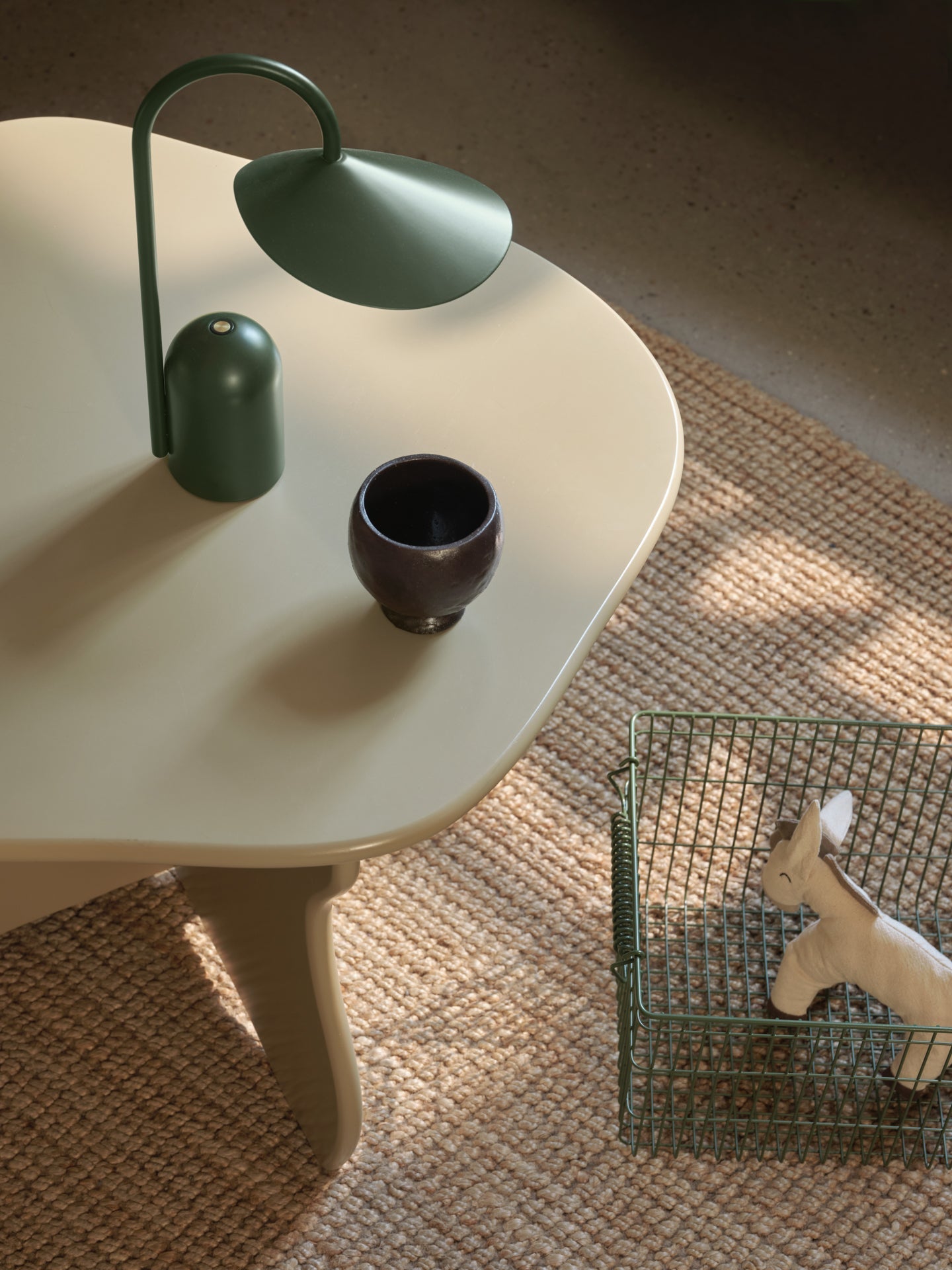 Hrnček DORO tmavě hnědý