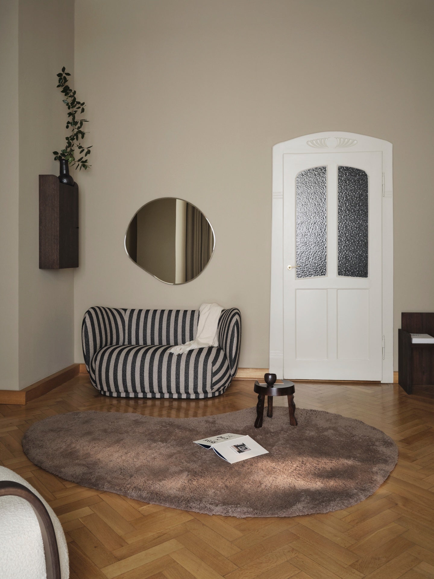 Oval rug FORMA gray-brown with long pile