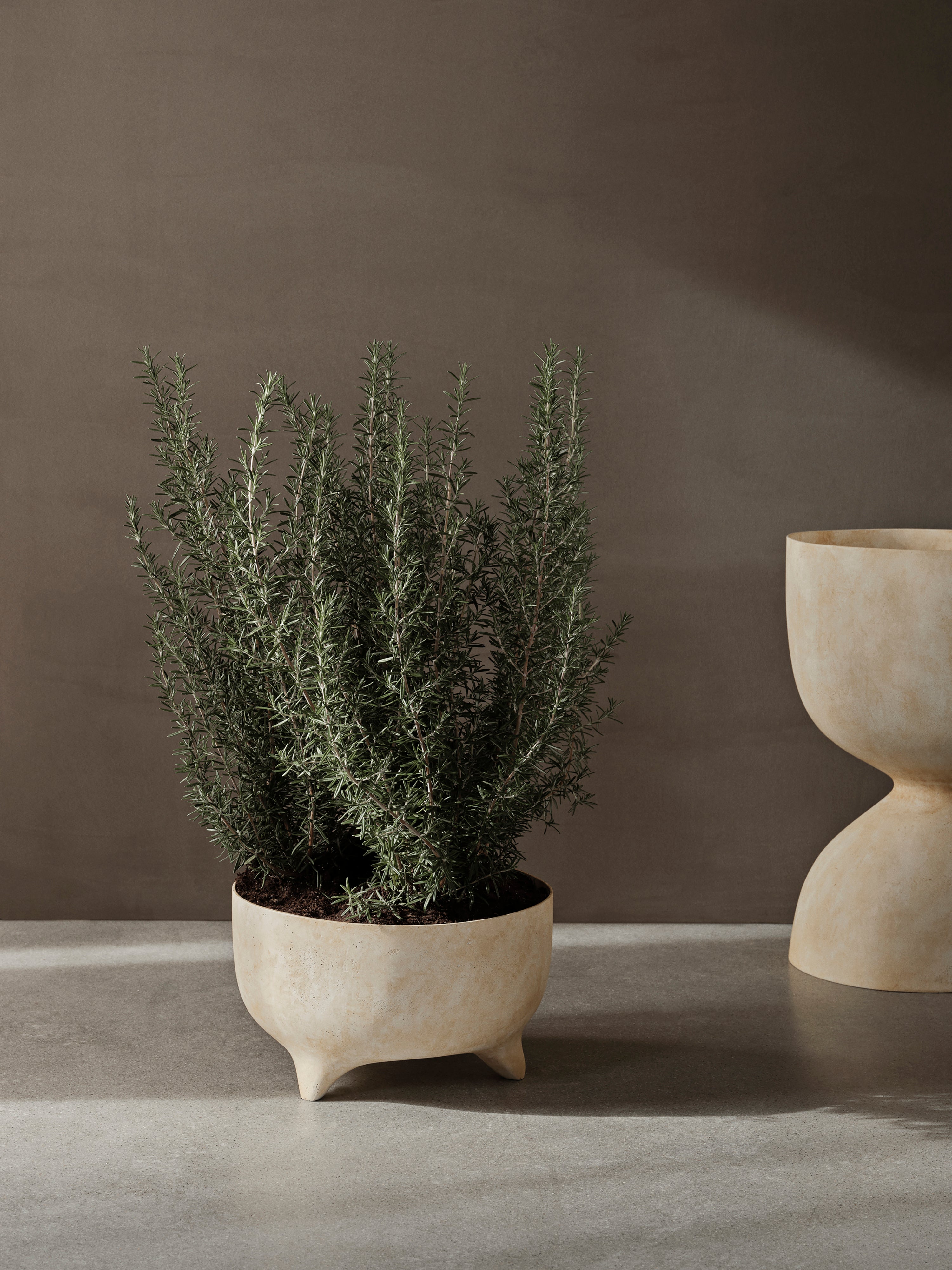 Evoke Planter Sand