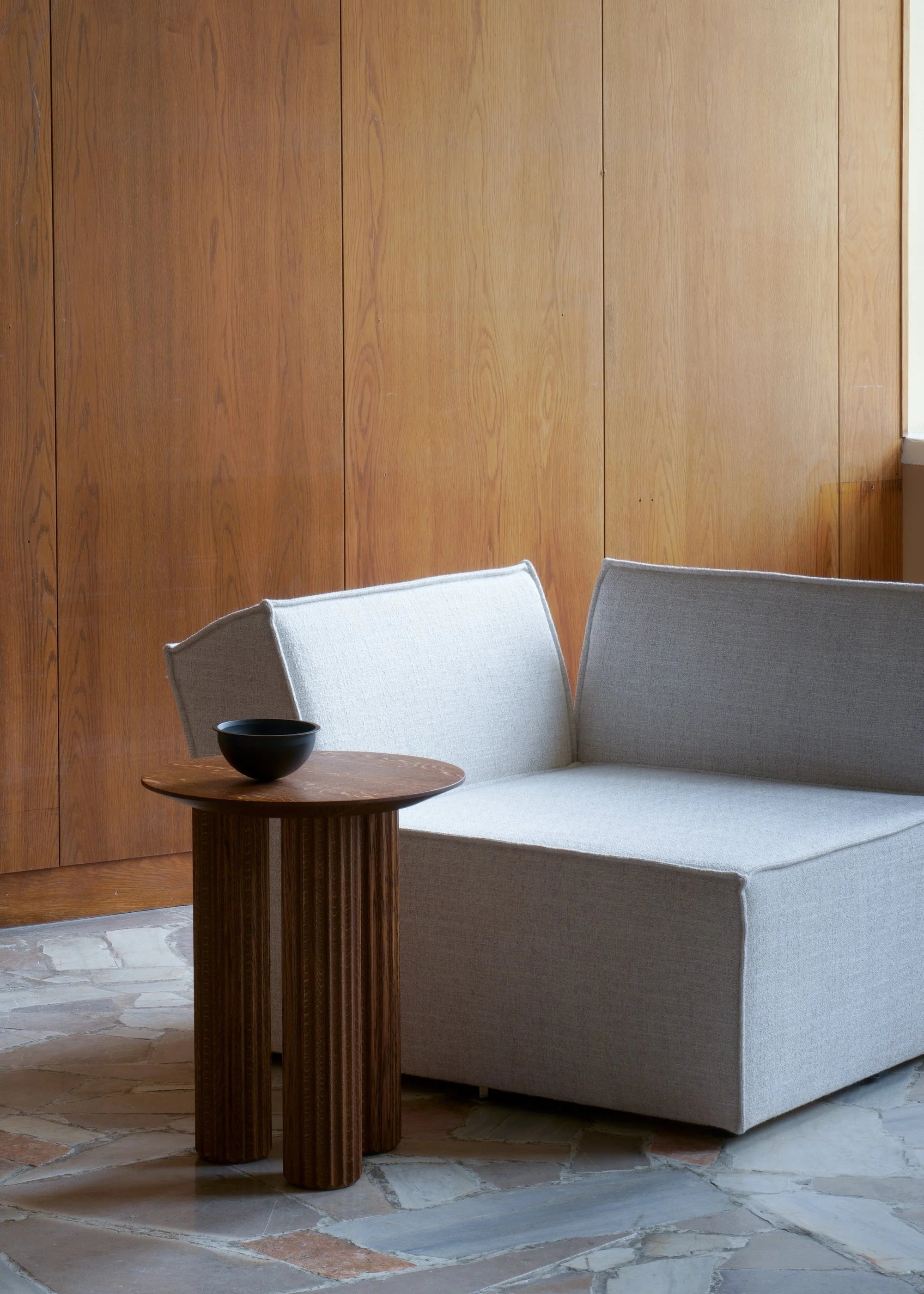 Boční stolek FILAR tmavé dubové dřevo