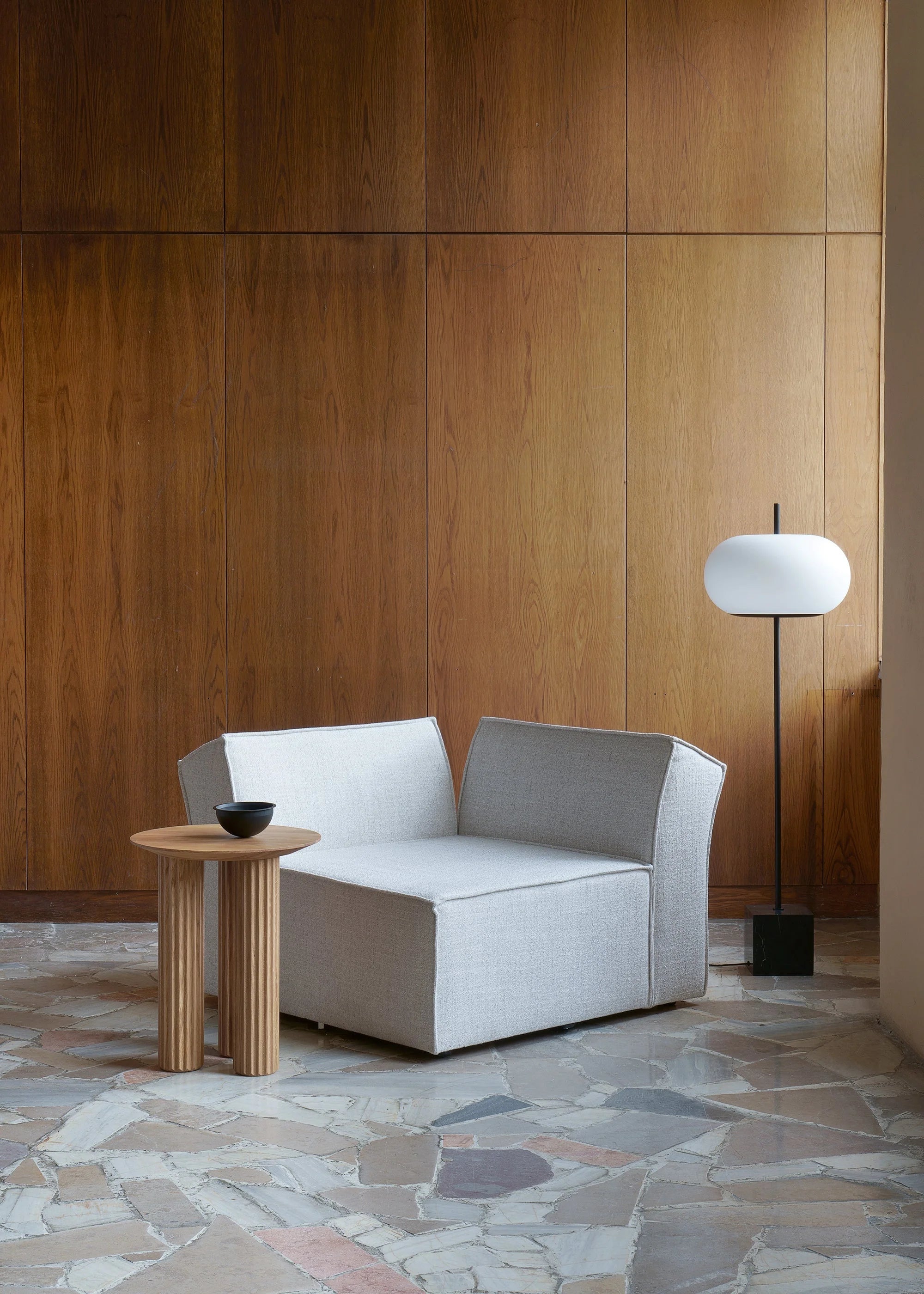 Boční stolek FILAR černé jasanové dřevo