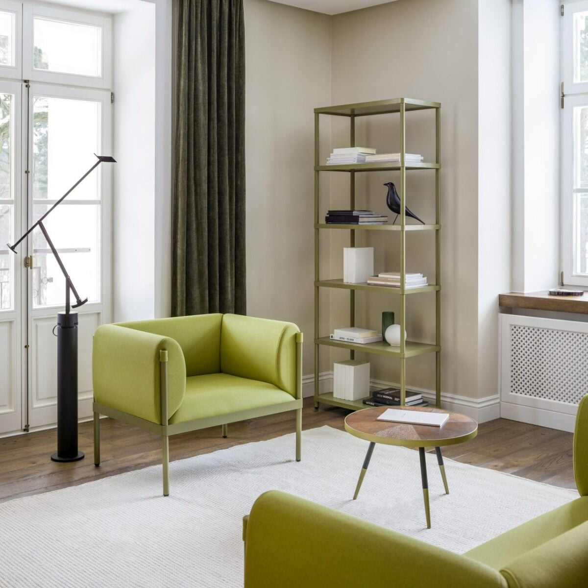 Nízké křeslo STILT čalouněné