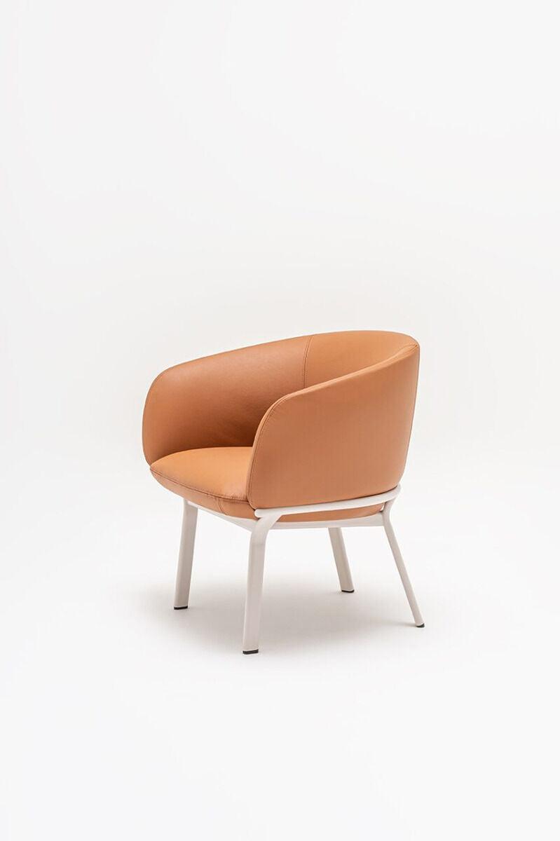 Fotel tapicerowany GRACE z metalową podstawą MDD    Eye on Design