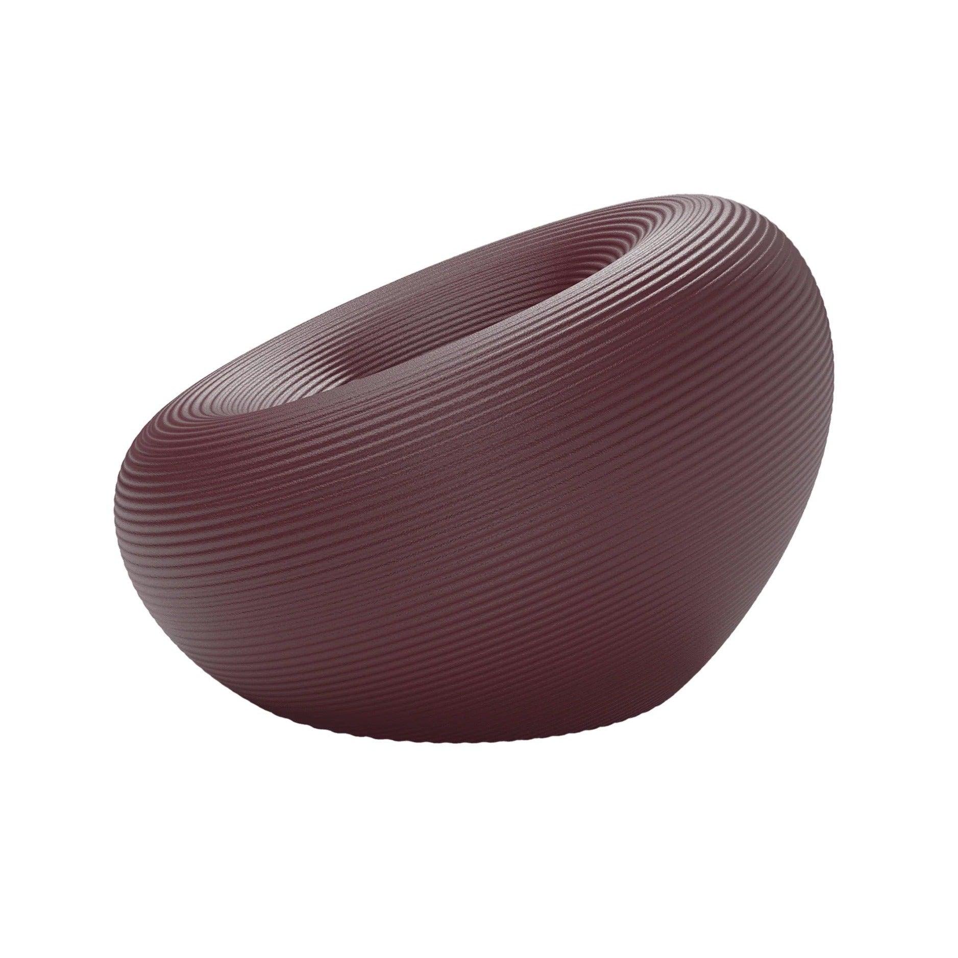 Fotel zewnętrzny NAMI bordowy Qeeboo    Eye on Design