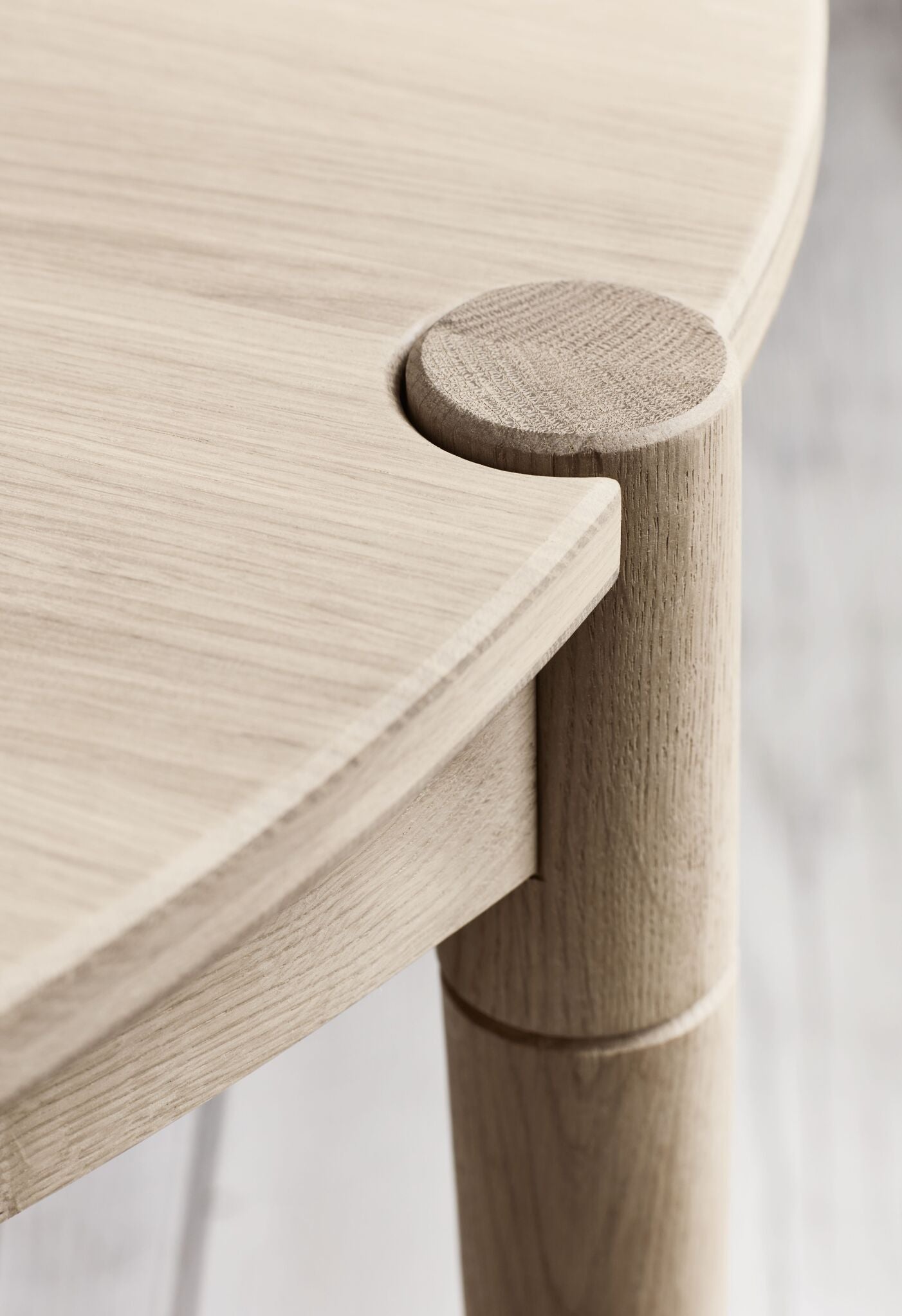 Rozkládací kulatý stůl FUSION z dubového dřeva