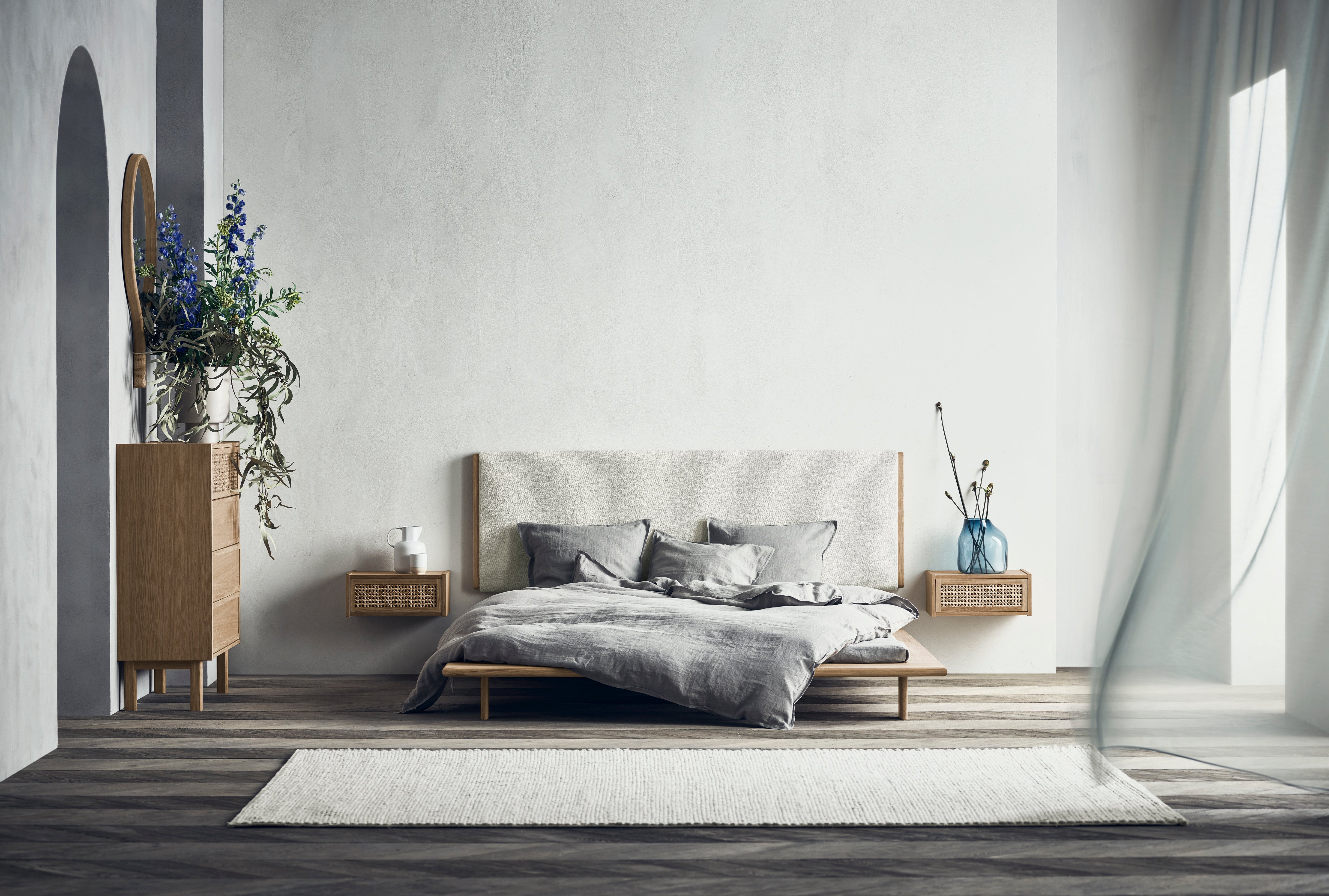 Noční stolek CANA z dubového dřeva