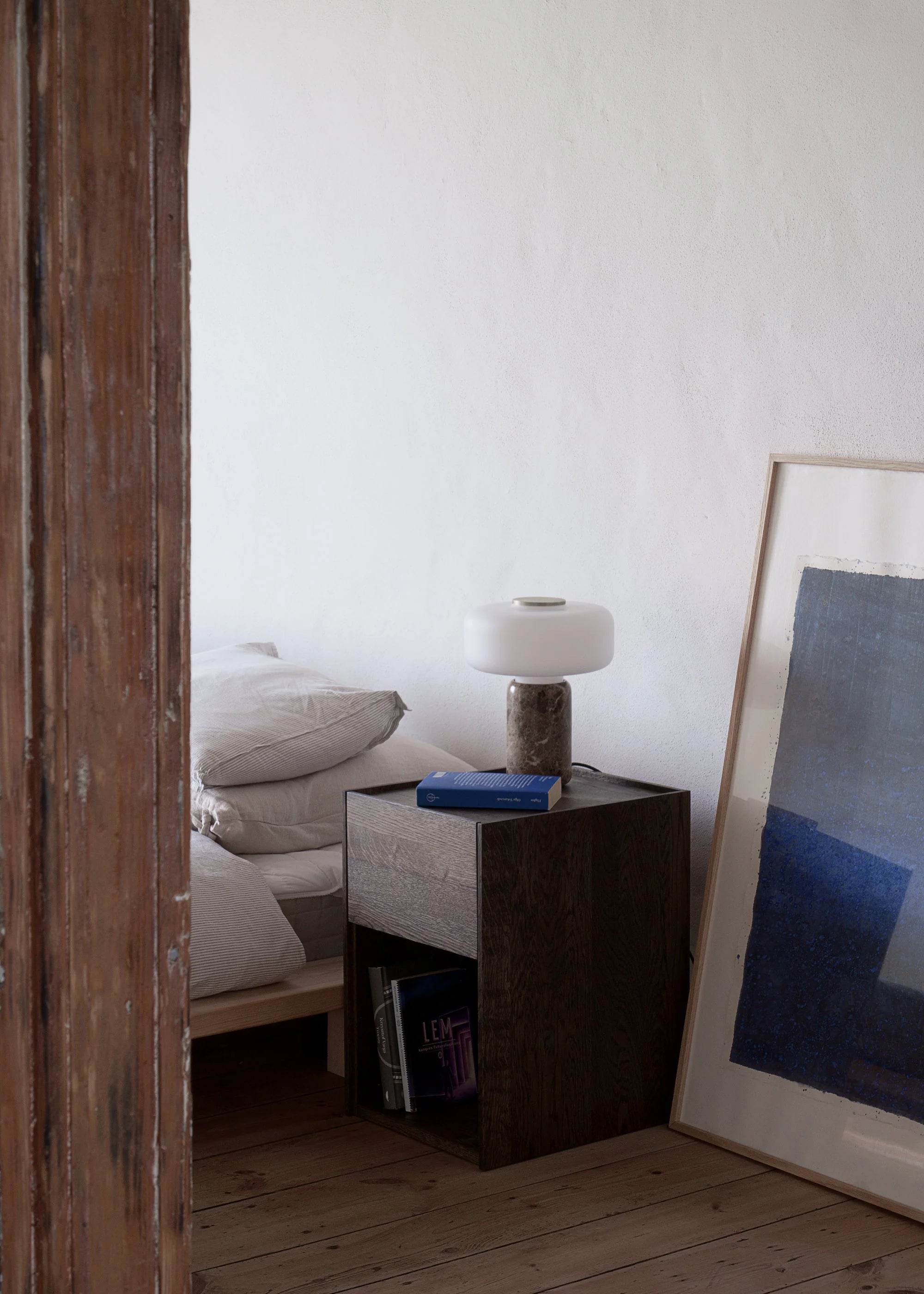 Noční stolek KARI z ebenového dubového dřeva