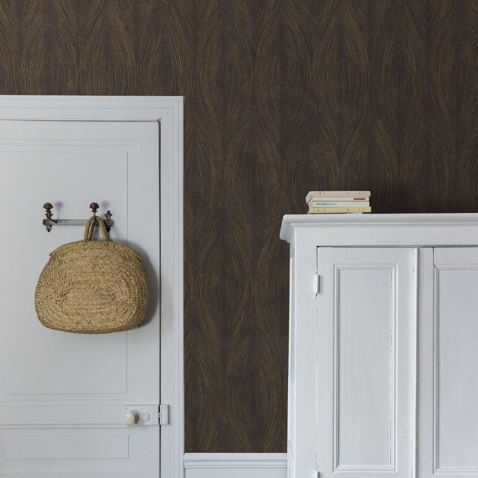 Tapeta strukturovaná metalická s abstraktním vzorem KERAMOS - ÉBÈNE/DORÉ tmavě hnědá