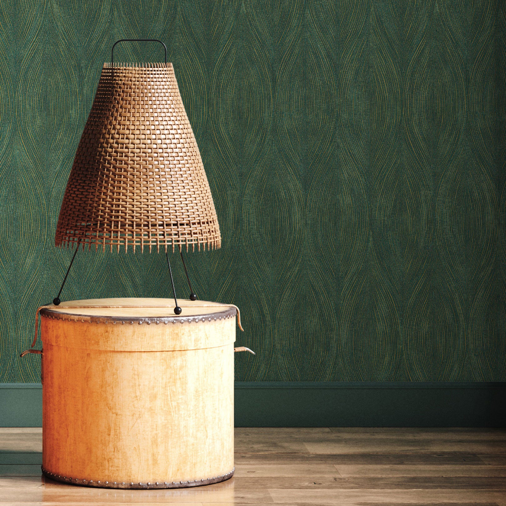 Metallic textured wallpaper with abstract pattern KERAMOS - CYPRÈS/DORÉ green