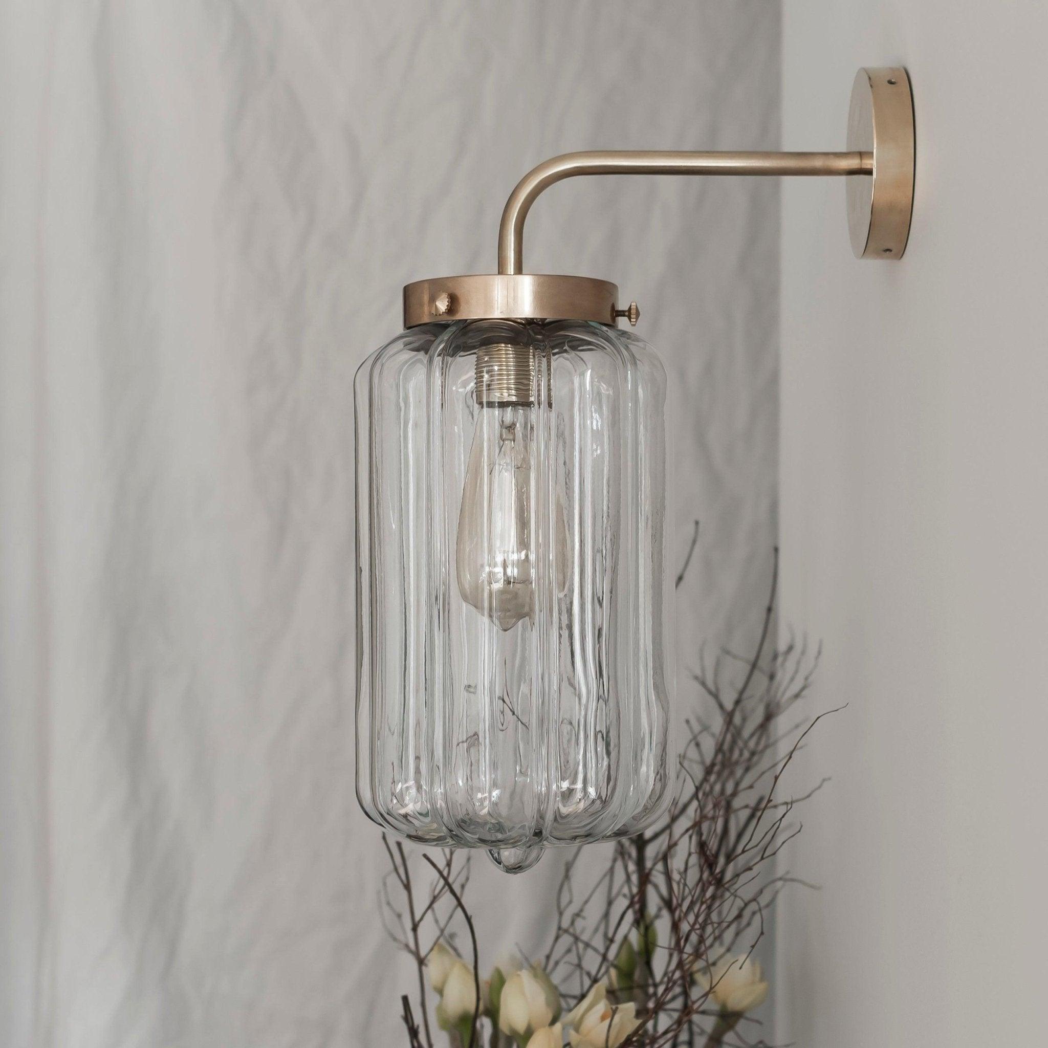 Kinkiet DECO mosiężny Embassy Interiors    Eye on Design