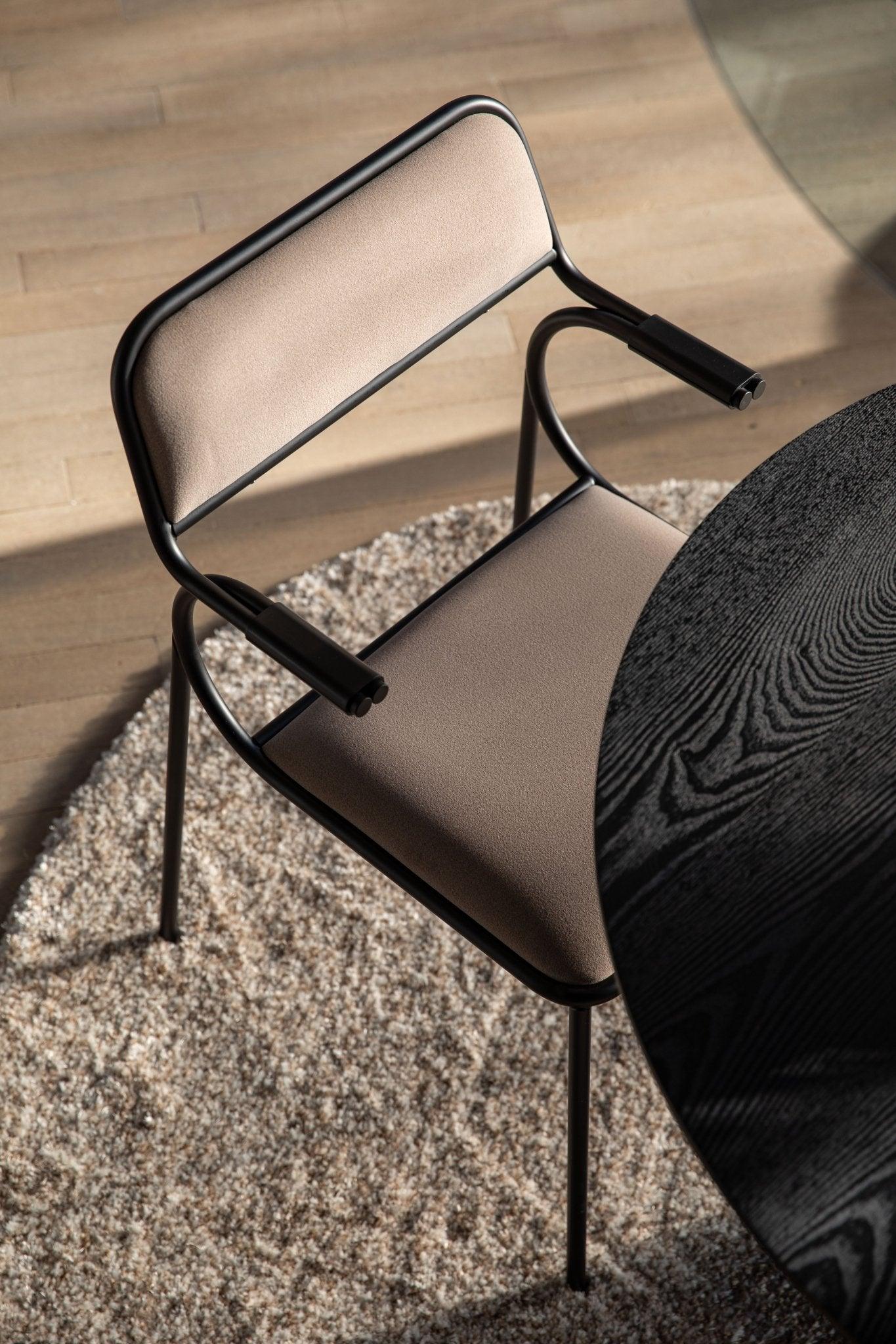 Krzesło ALBA beżowy z czarną podstawą Zuiver    Eye on Design