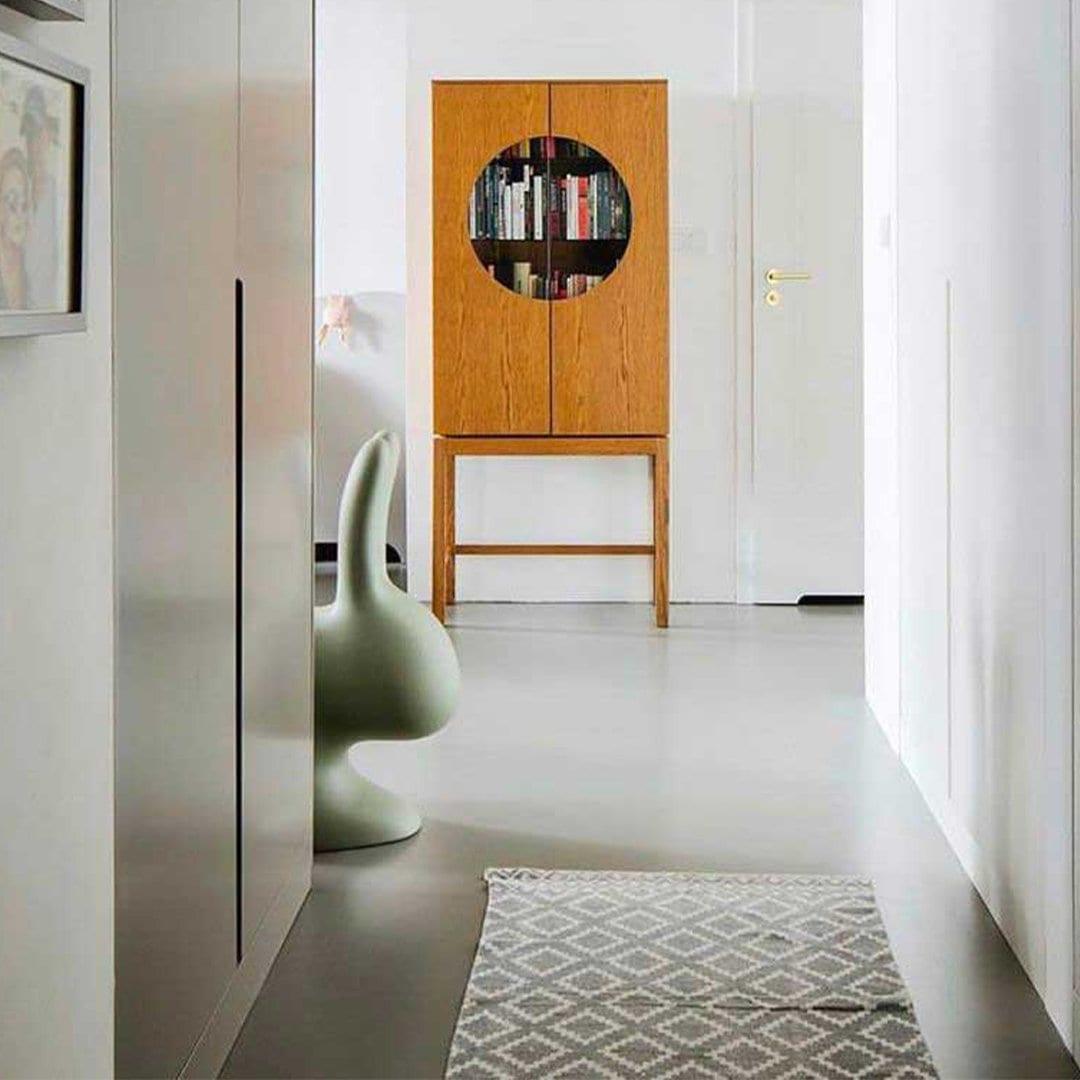 Krzesło RABBIT jasnoszary Qeeboo    Eye on Design