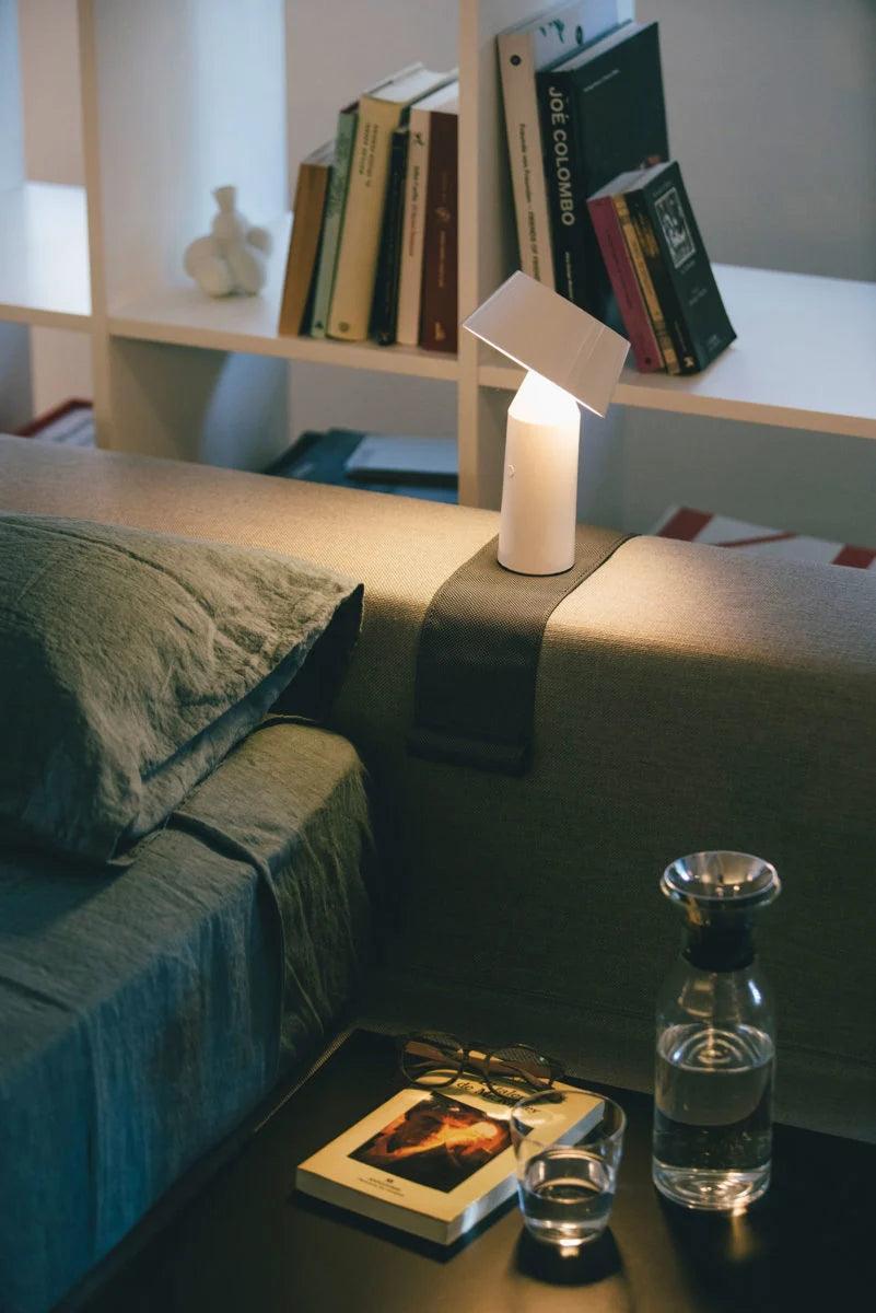 Lampa akumulatorowa BICOCA kremowy Marset    Eye on Design