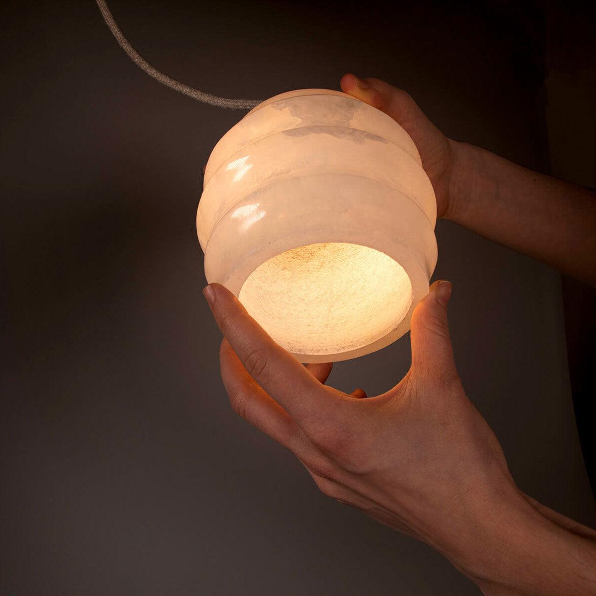 Lampa alabastrowa wisząca KALLIOPE nikiel Embassy Interiors    Eye on Design