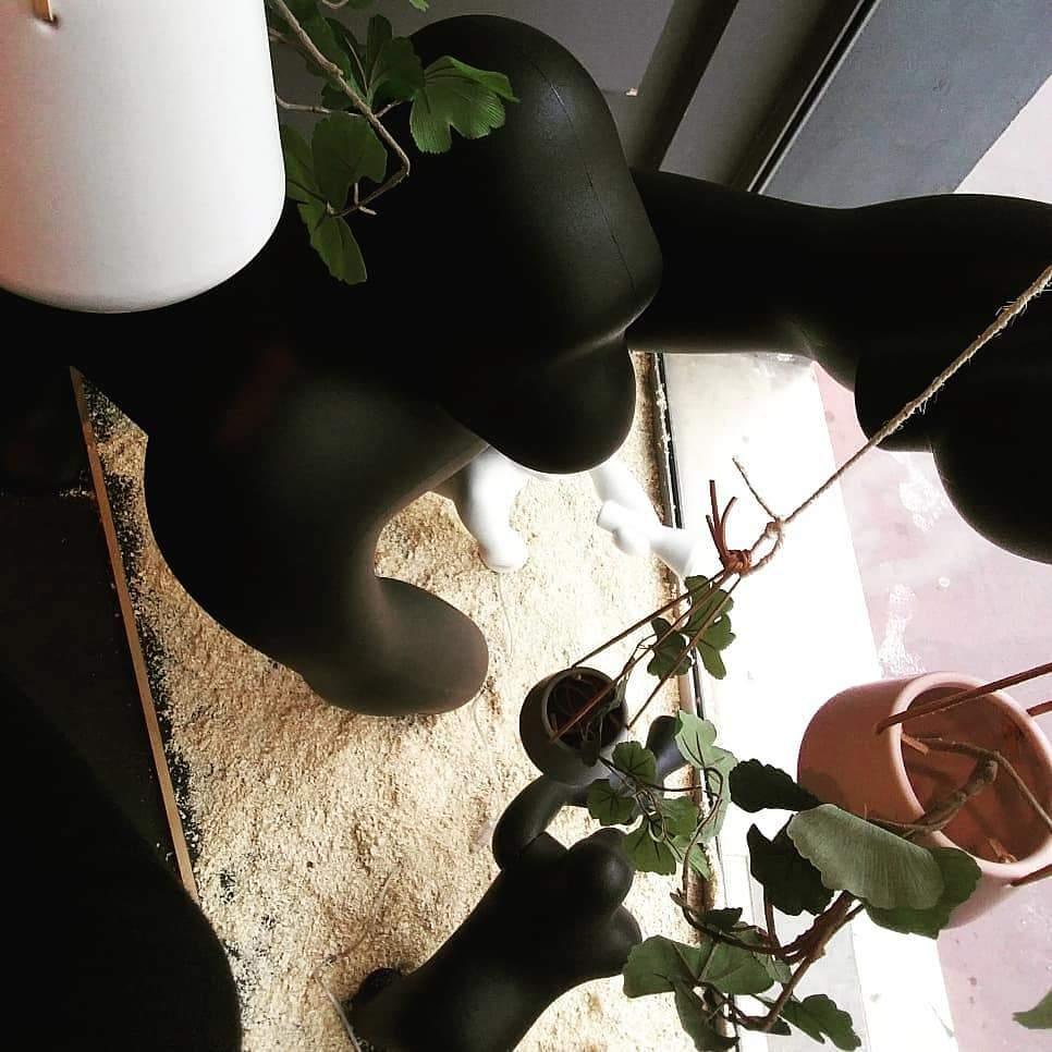 Lampa stołowa KONG pomarańczowy Qeeboo    Eye on Design