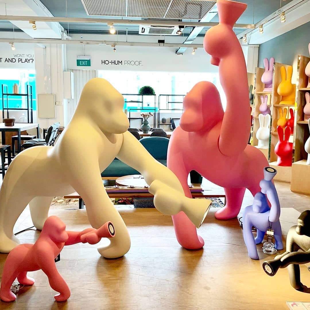 Lampa stołowa KONG różowy Qeeboo    Eye on Design