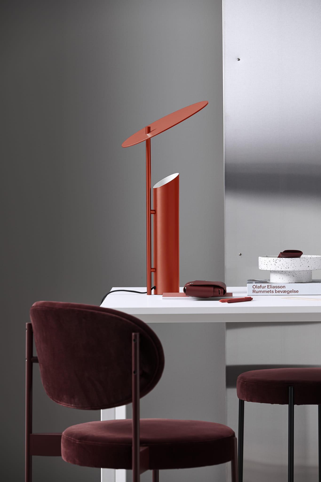 Lampa stołowa REFLECT czerwony Verpan    Eye on Design