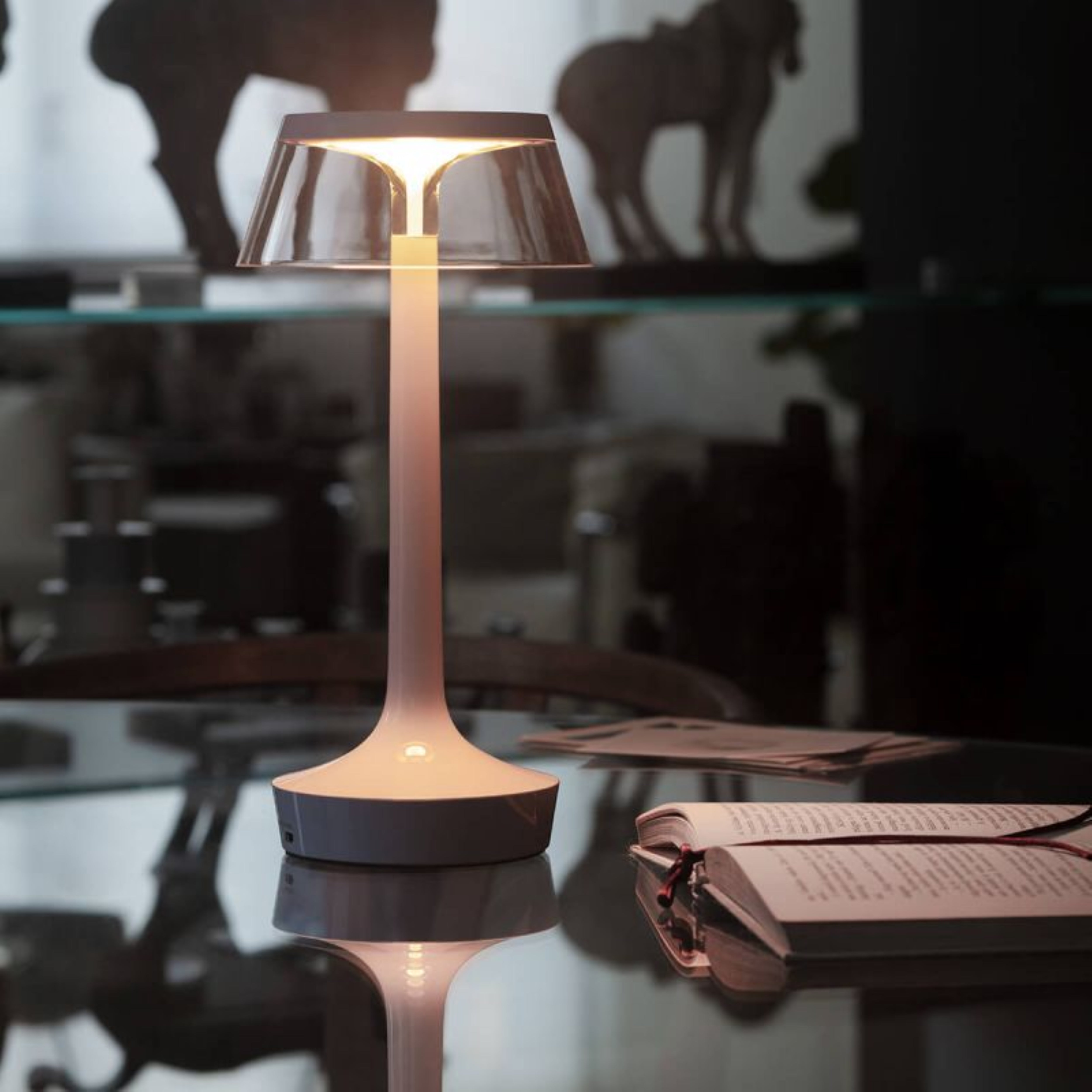 Přenosná lampa BON JOUR UNPLUGGED růžová s průhledným stínidlem