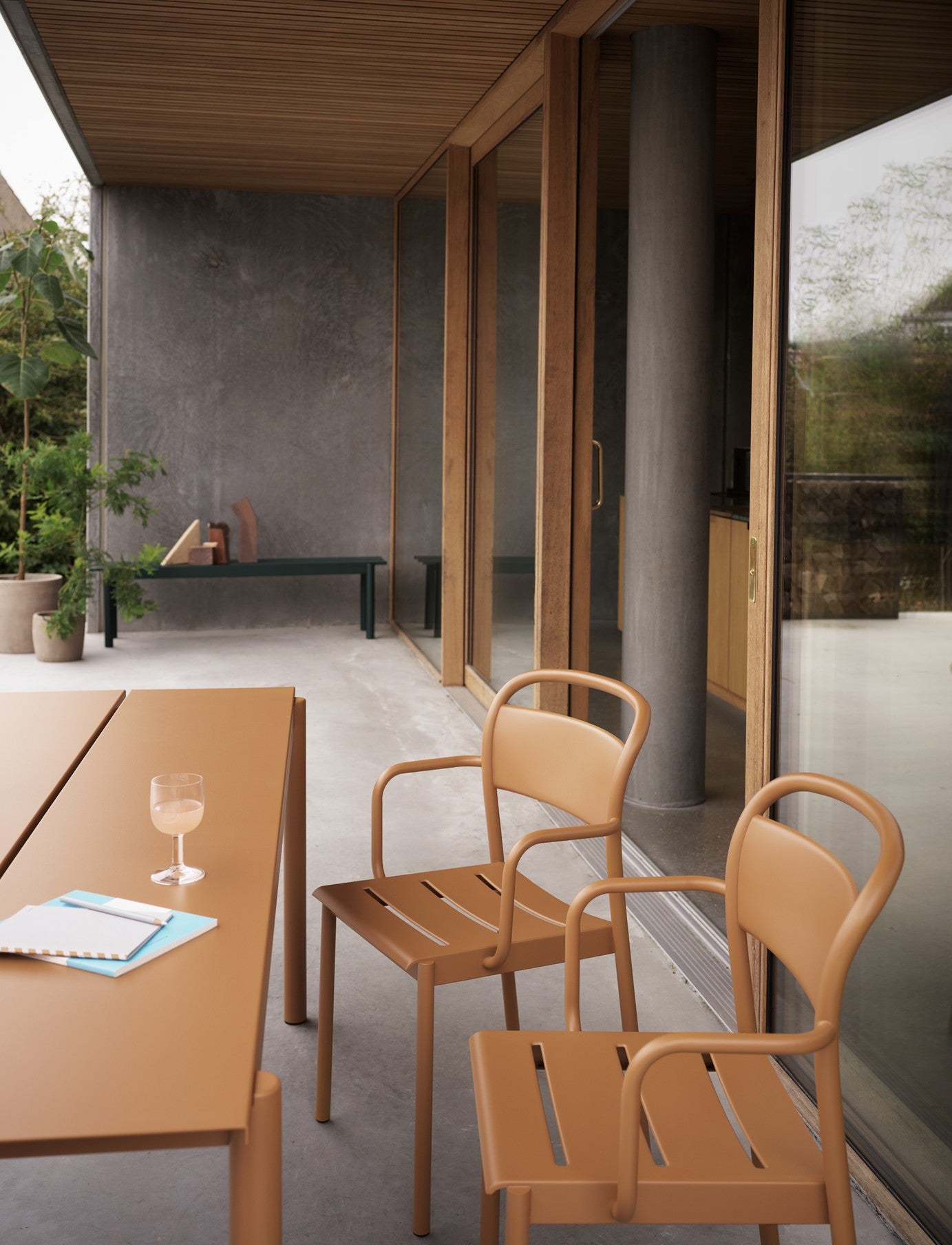 LINEAR Outdoor Table Orange Steel